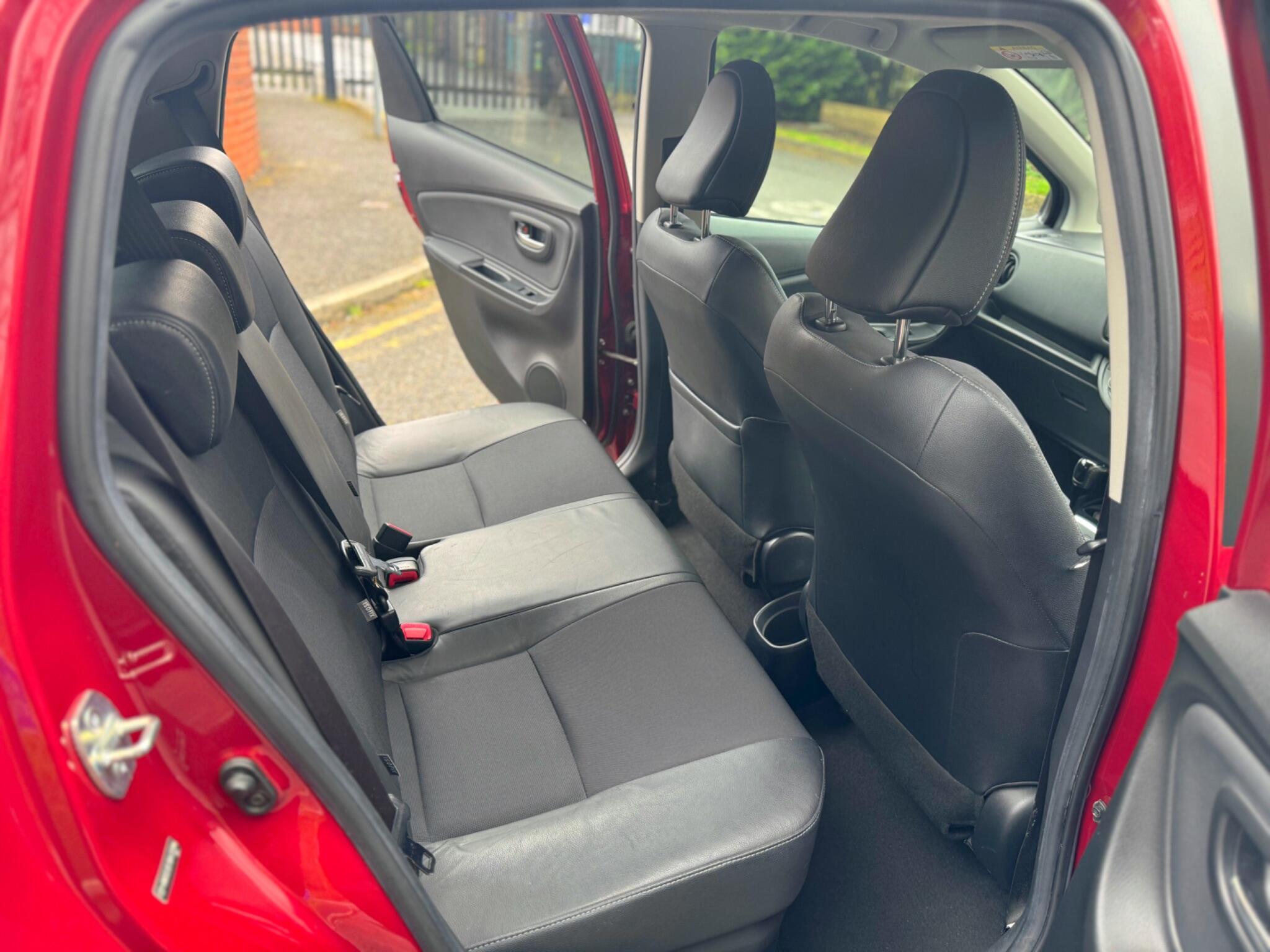 2017 Toyota Yaris 1.5 VVT-h Excel E-CVT Euro 6 (s/s) 5dr (15in Alloy) image 35