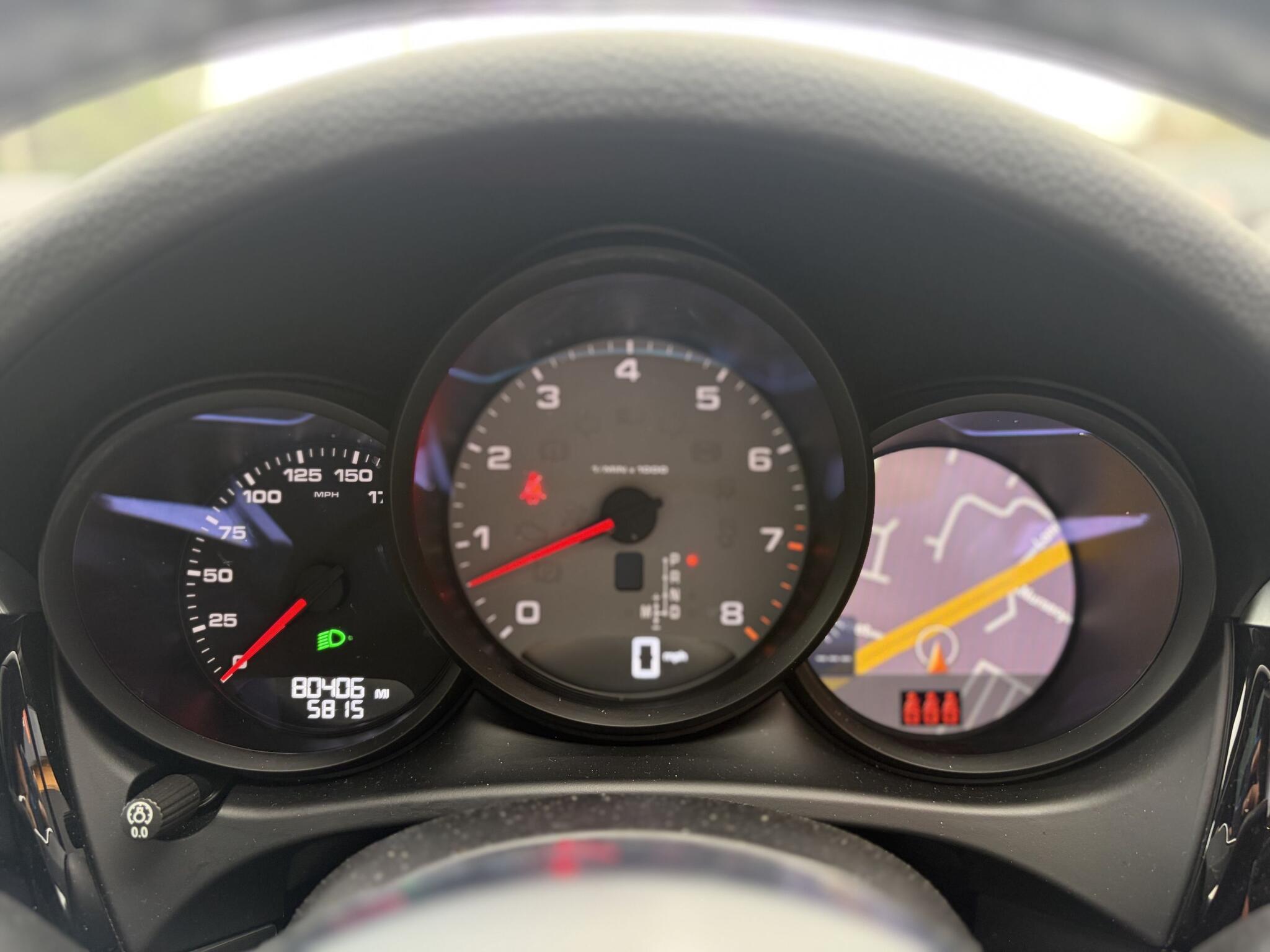 Porsche Macan view 28
