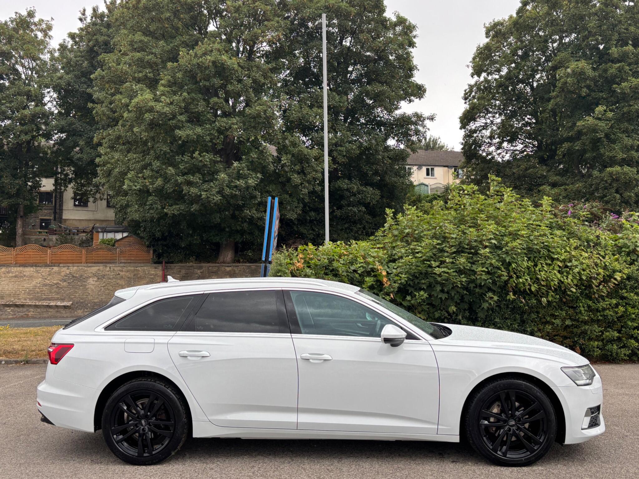 Audi A6 Avant view 7