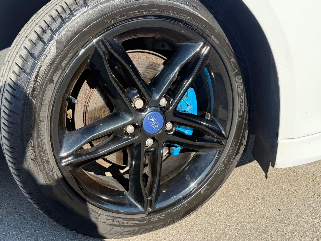 Ford Focus view 12
