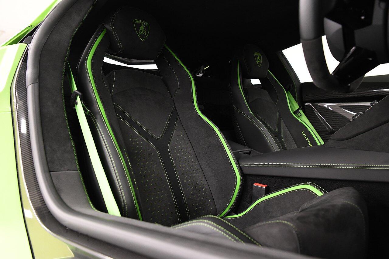 Lamborghini Aventador view 8