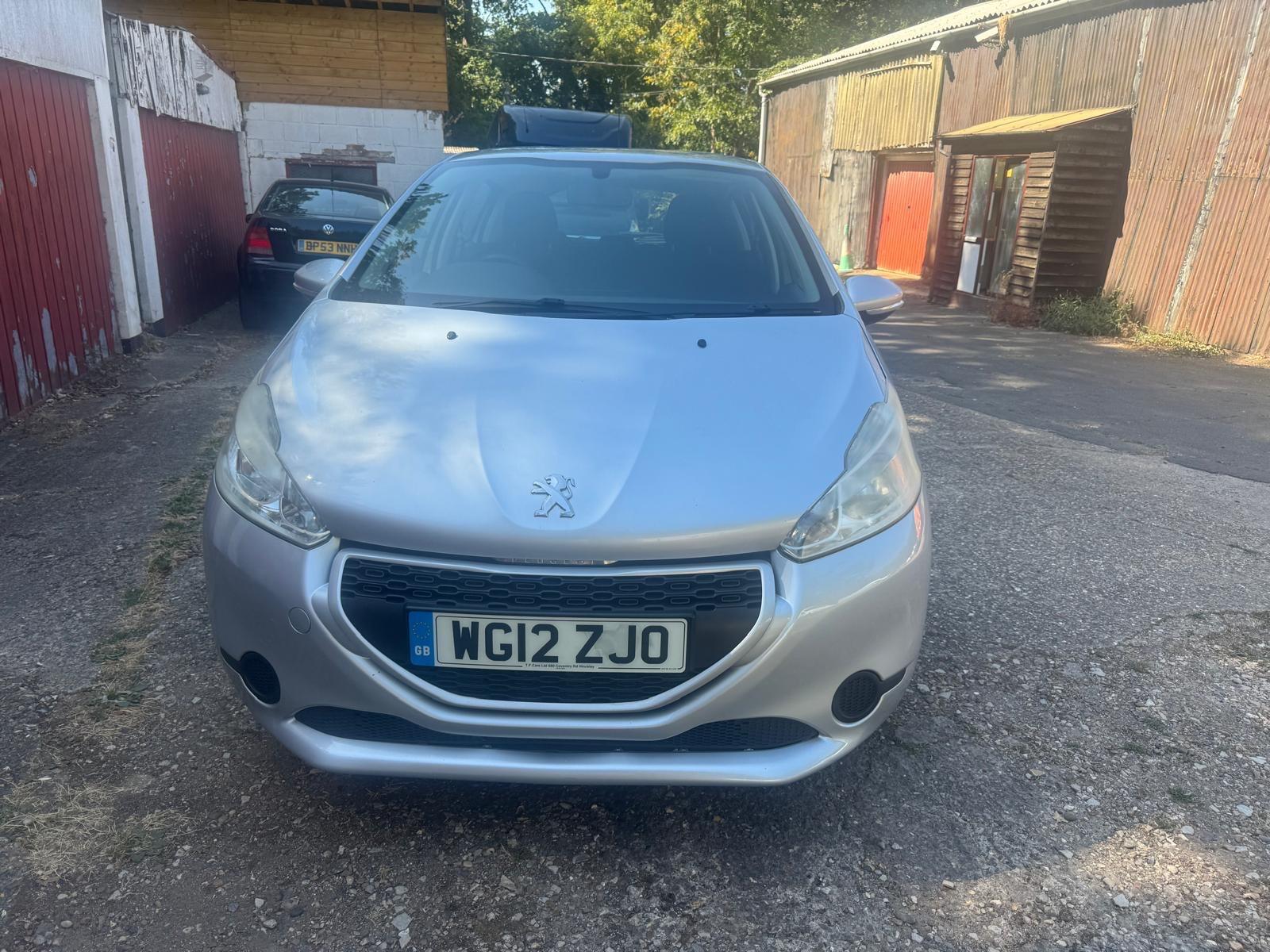 Peugeot 208 main image
