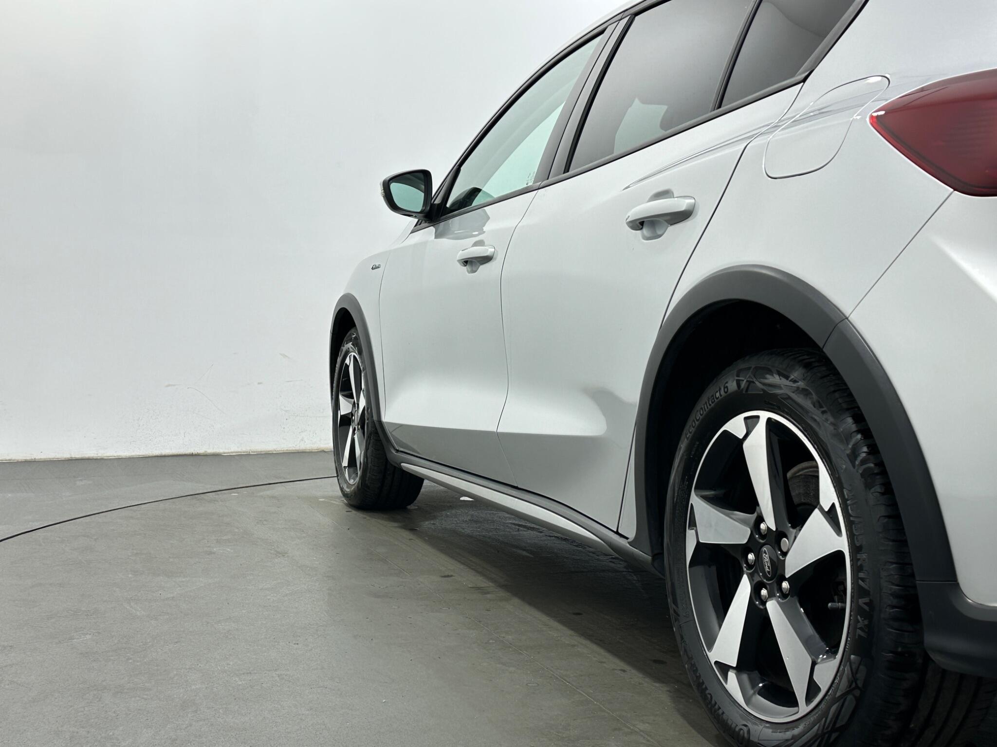 Ford Focus view 48
