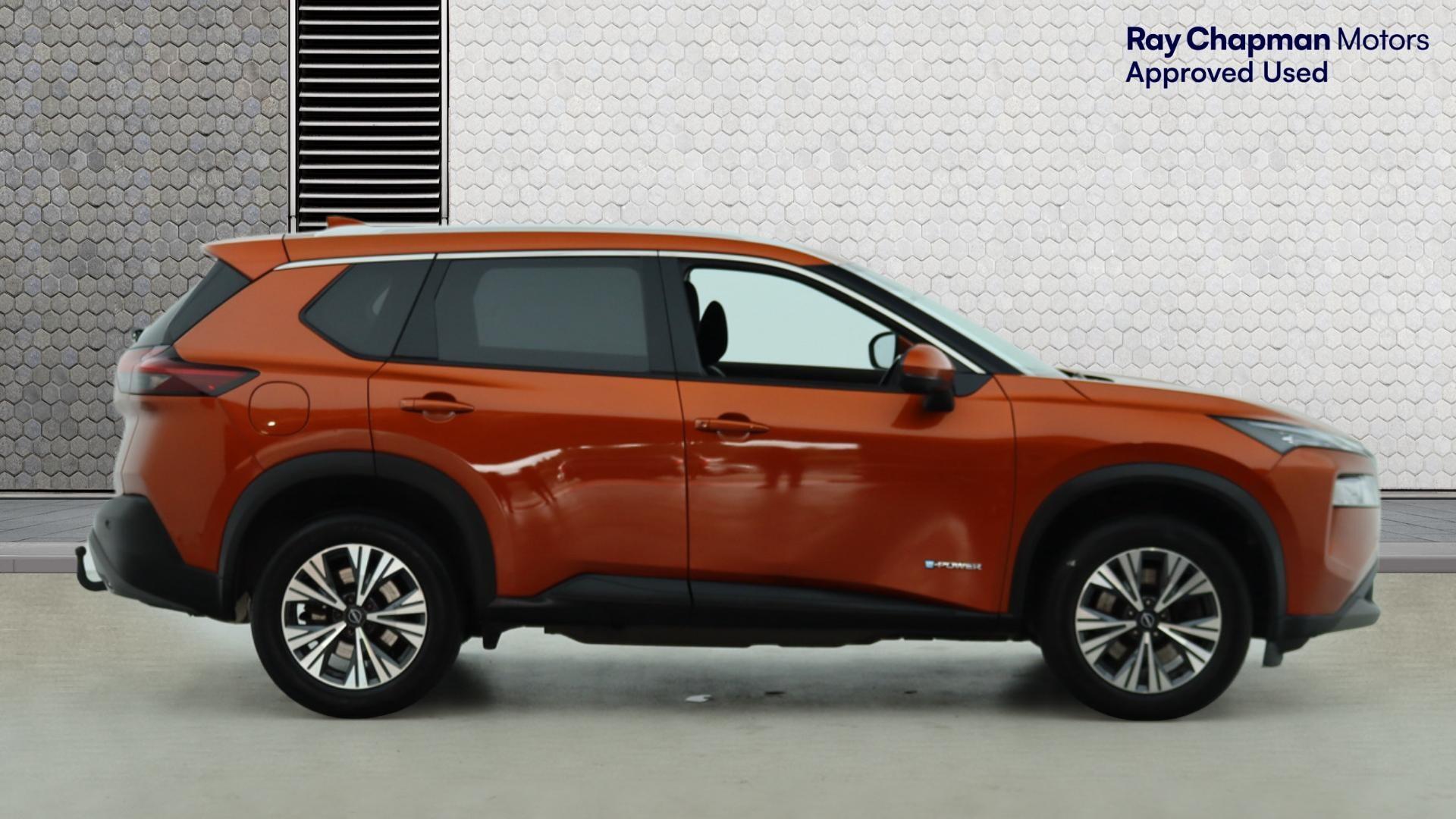 Nissan X-Trail view 3