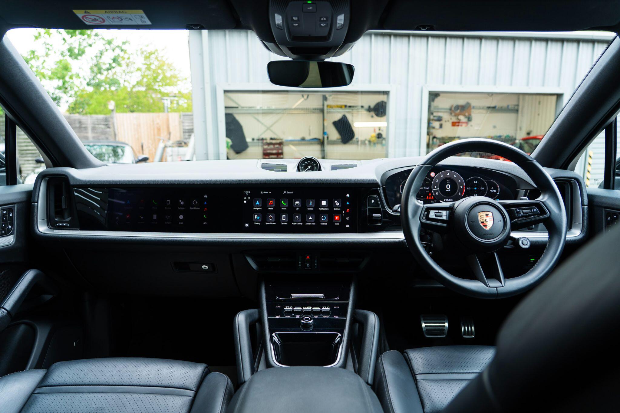 Porsche Cayenne view 9