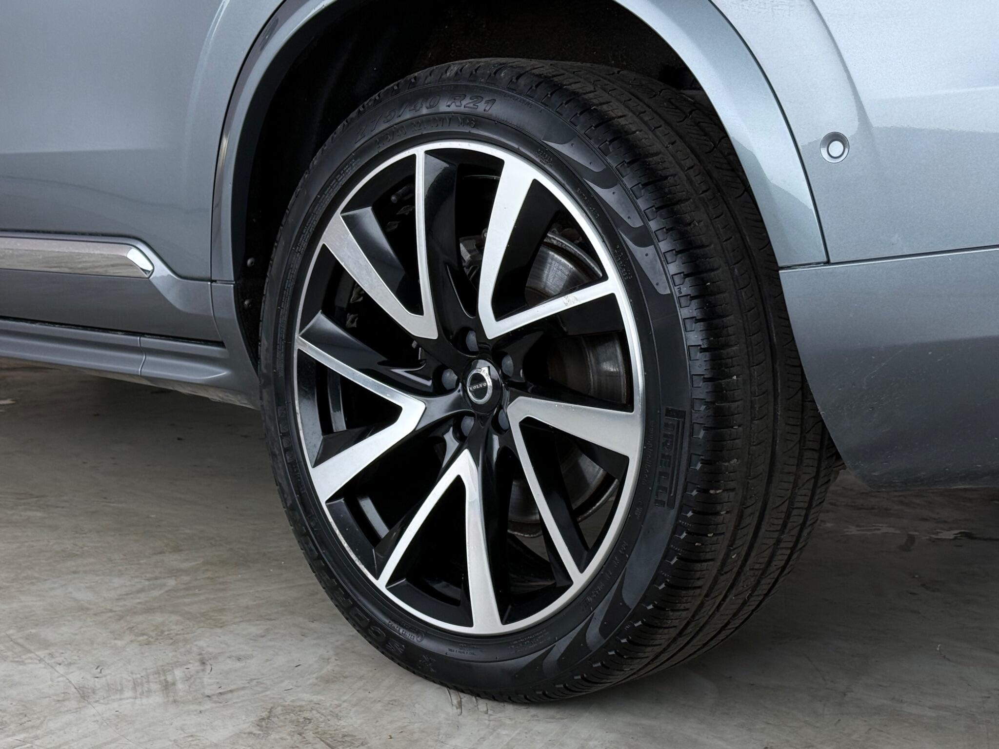 Volvo XC90 view 9