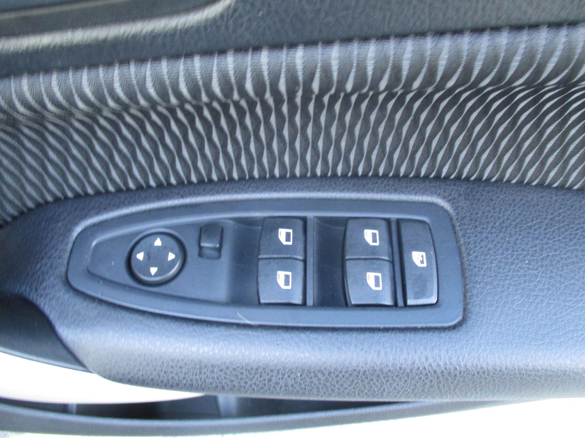 BMW 1 Series view 35