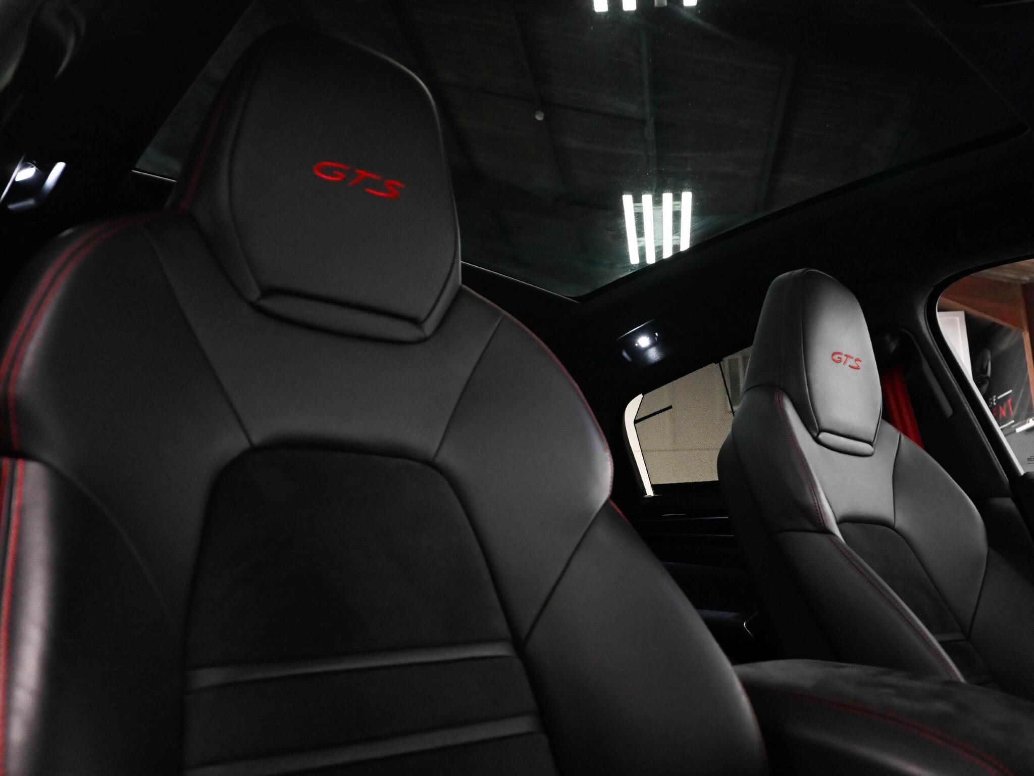Porsche Cayenne view 27
