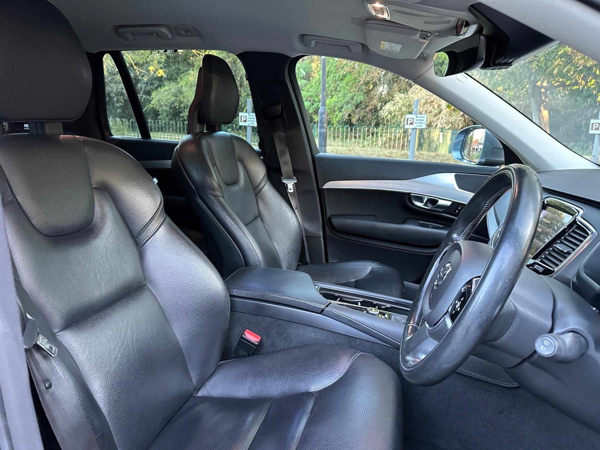 Volvo XC90 view 13