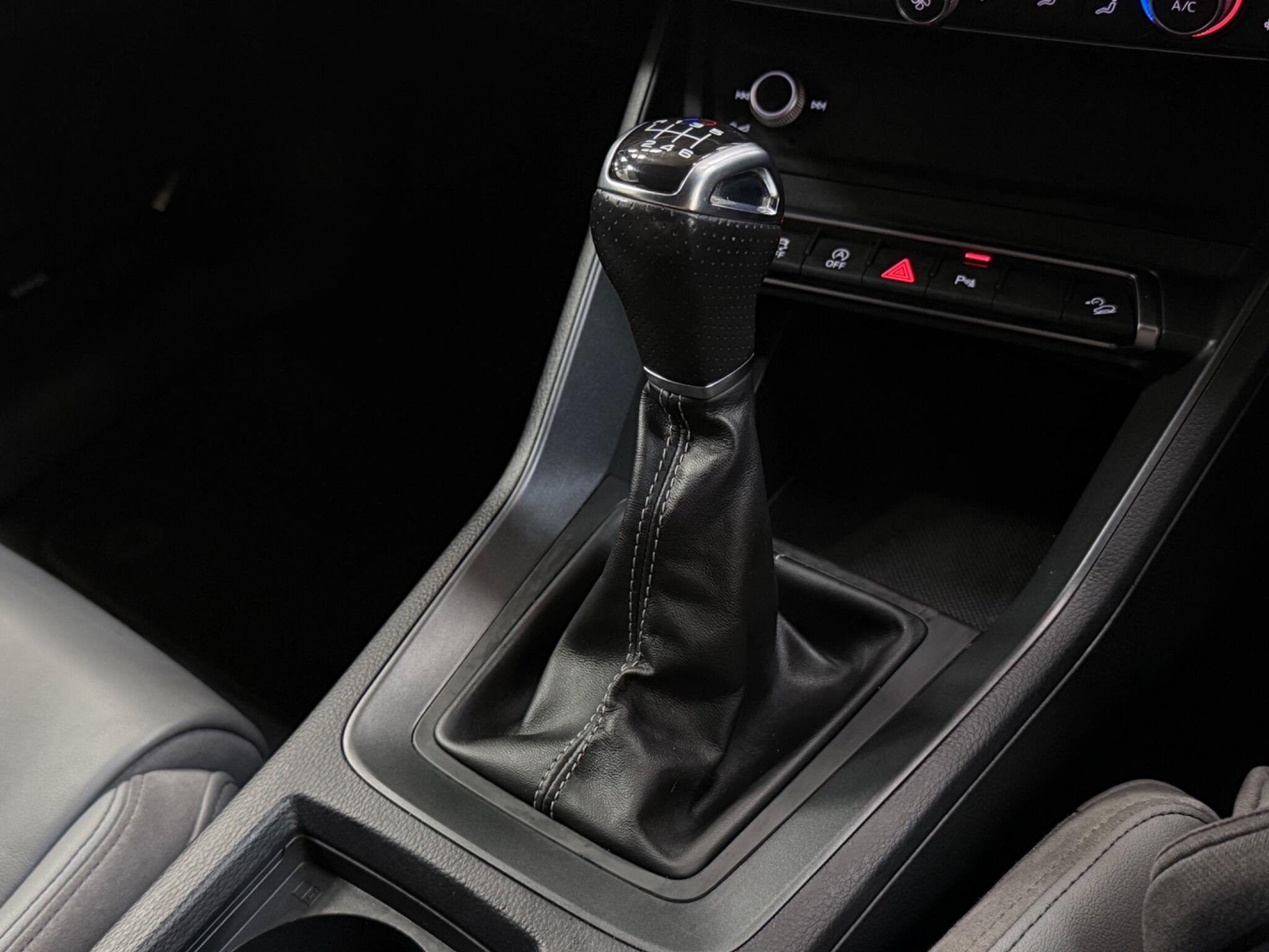 Audi Q3 view 19