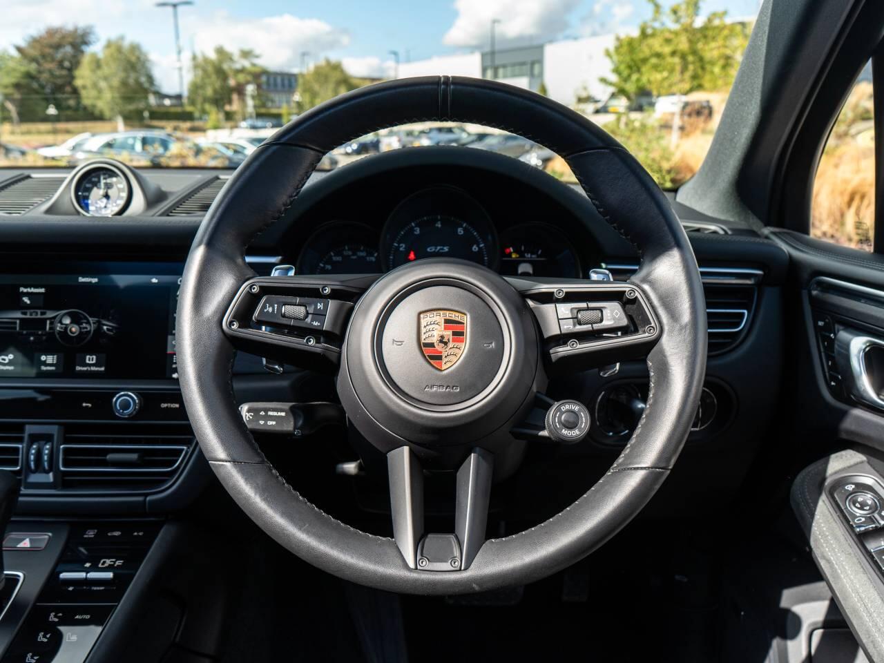 Porsche Macan view 19