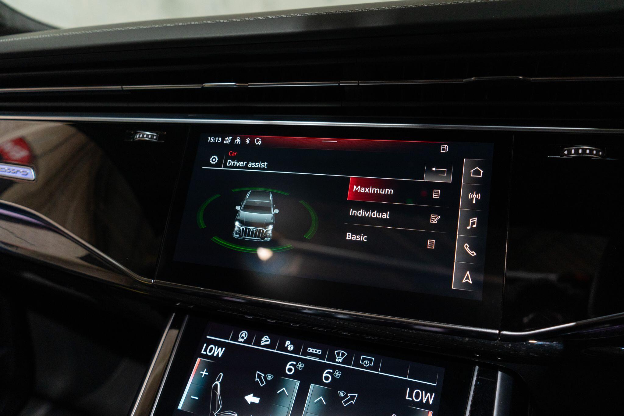 Audi Q7 view 32