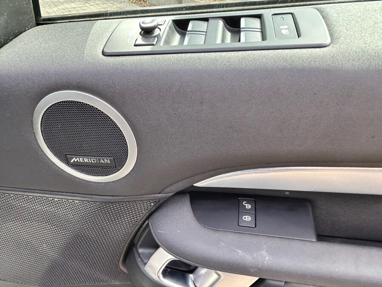Land Rover Discovery view 22