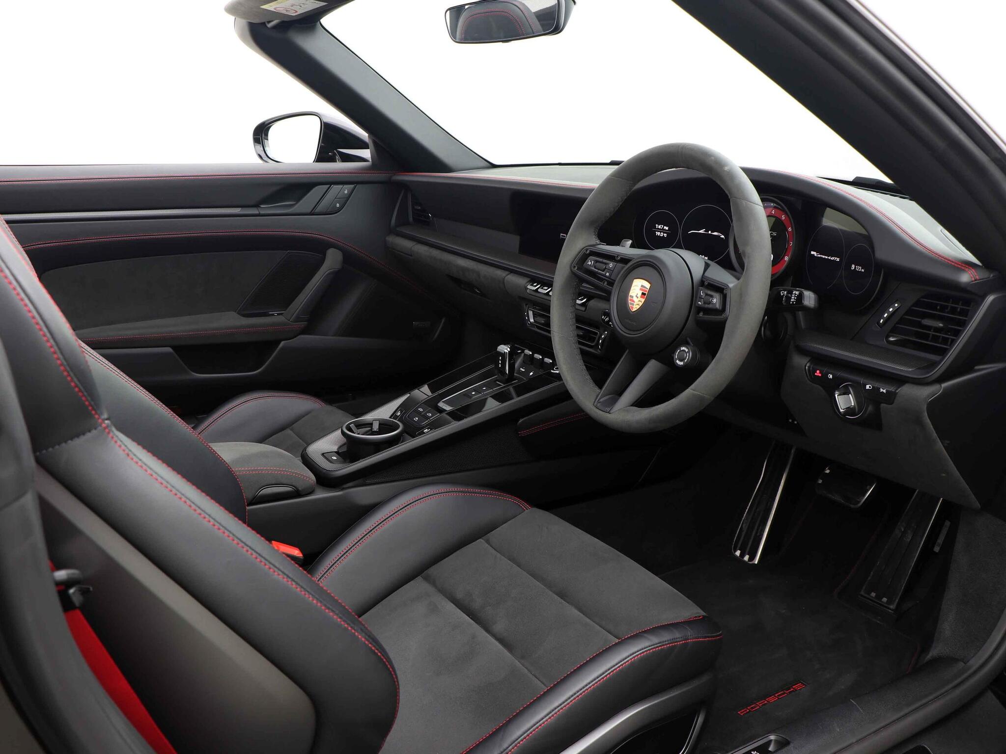 Porsche 911 view 30