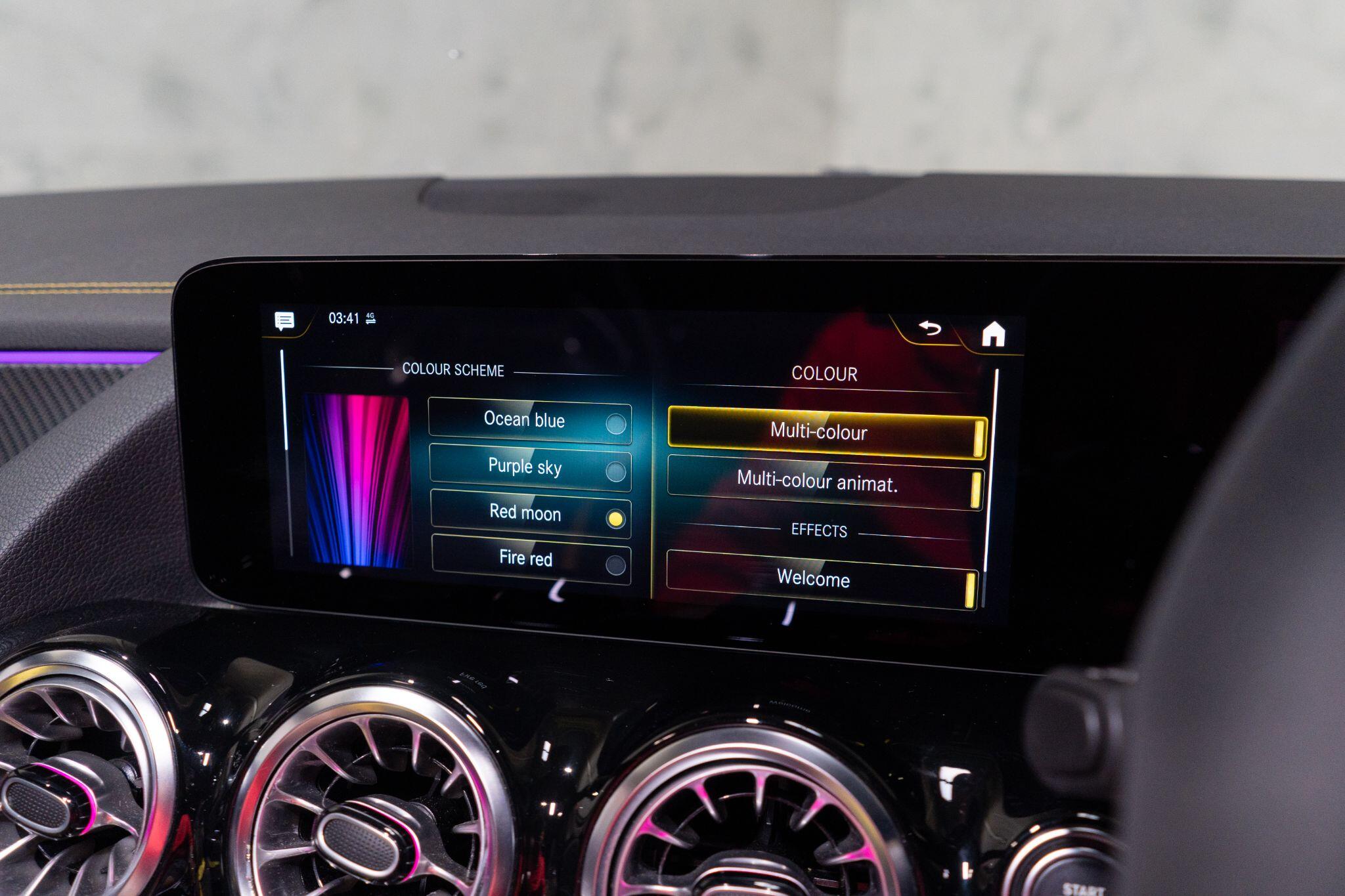 Mercedes-Benz Gla view 28