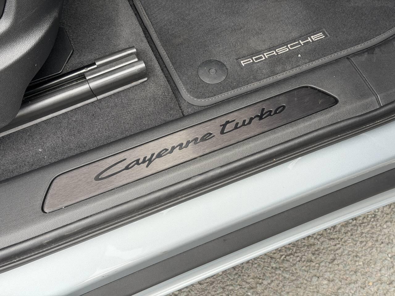 Porsche Cayenne view 33