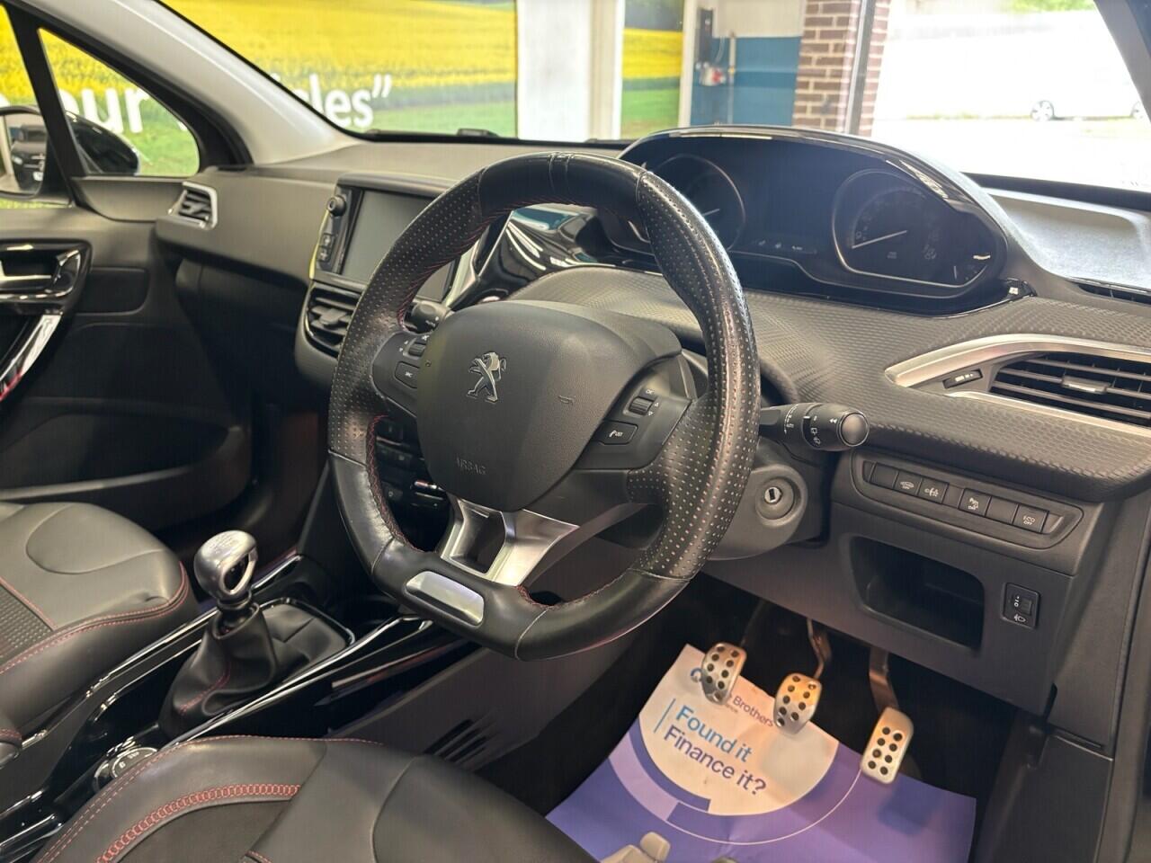 Peugeot 2008 view 11