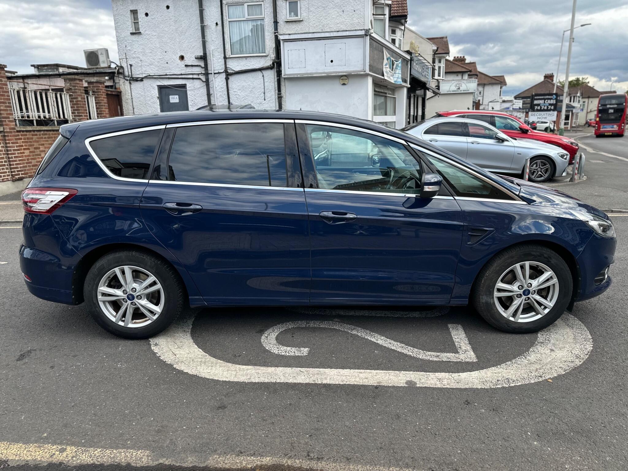 Ford S-Max view 9