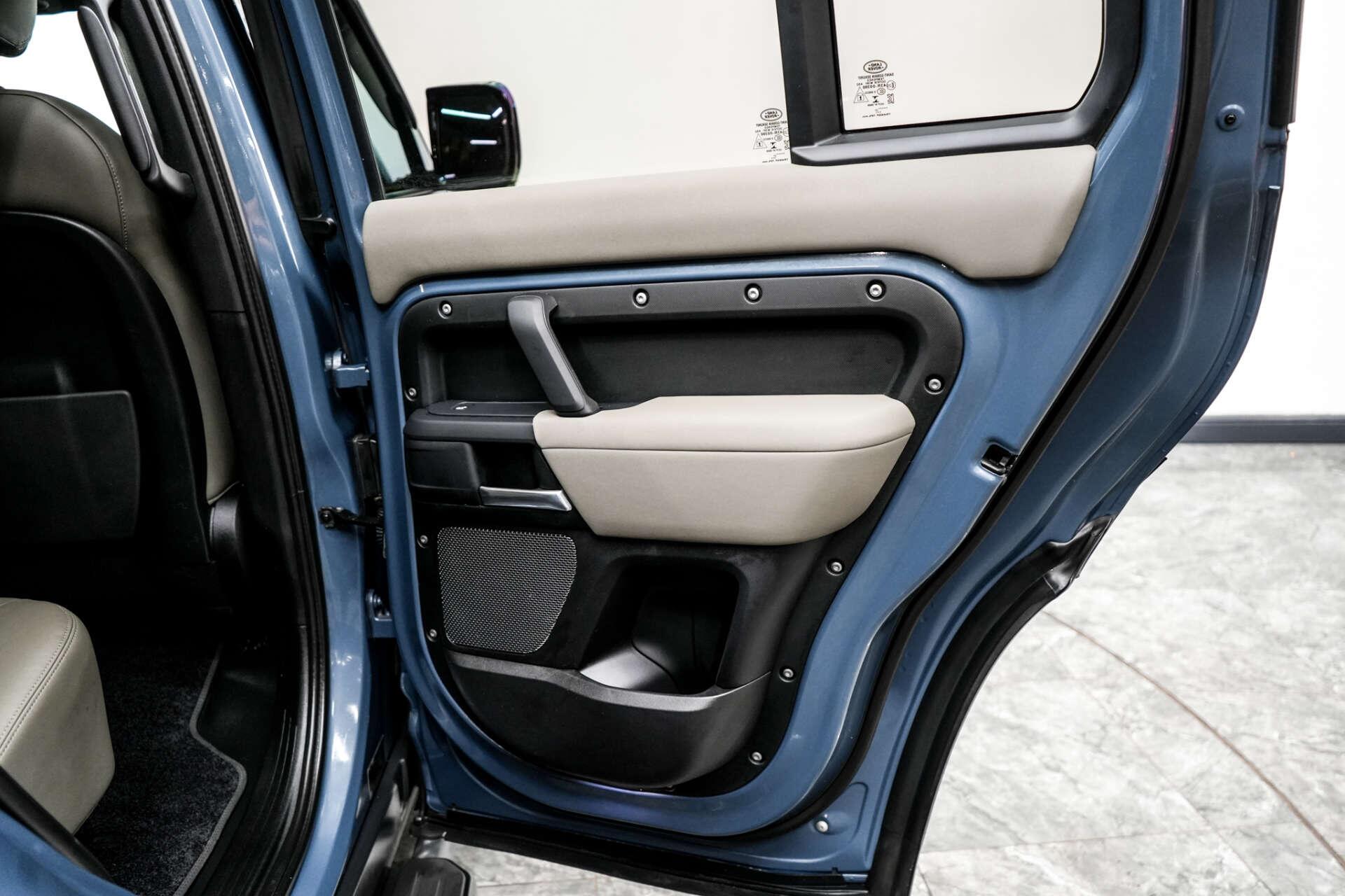Land Rover Defender view 22