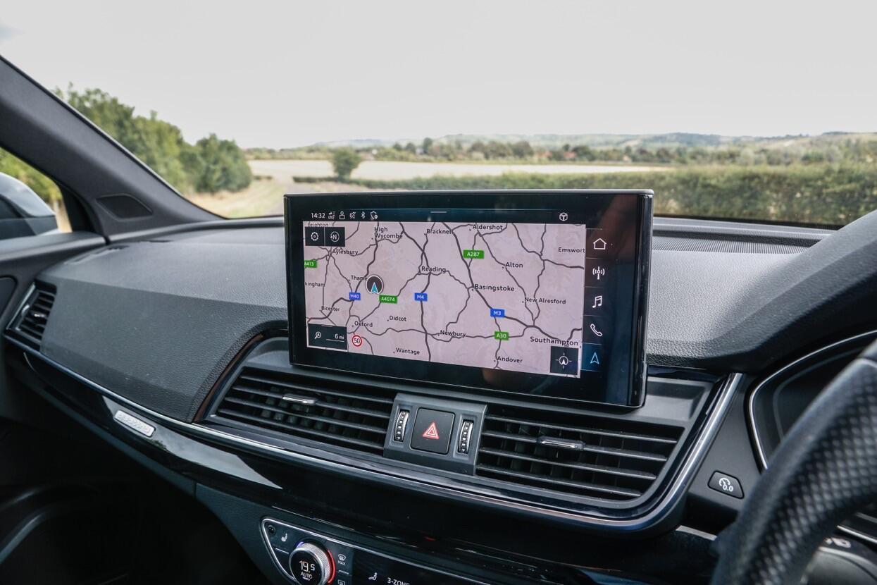 Audi Q5 view 12