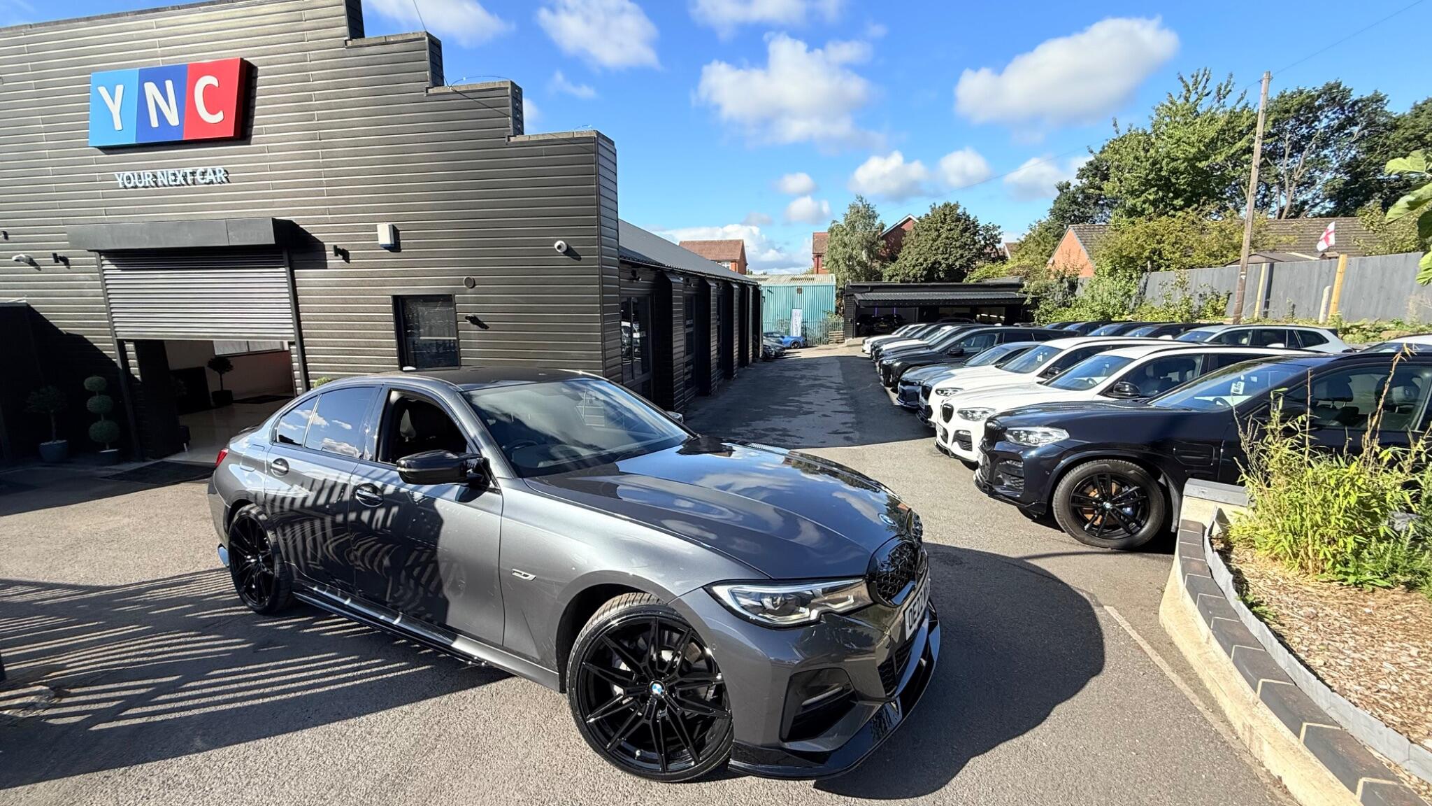 BMW 3 Series view 4