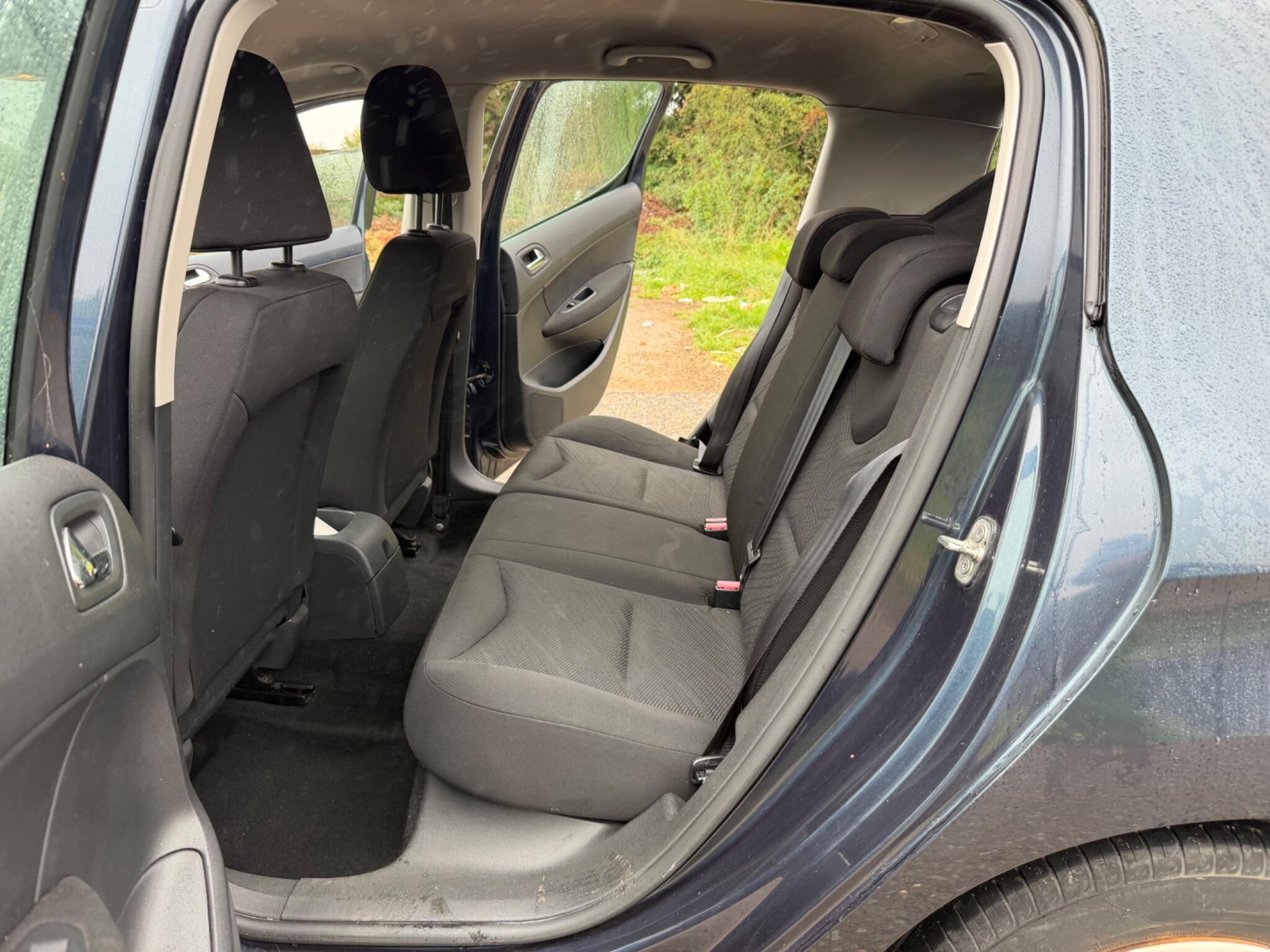 Peugeot 308 view 18