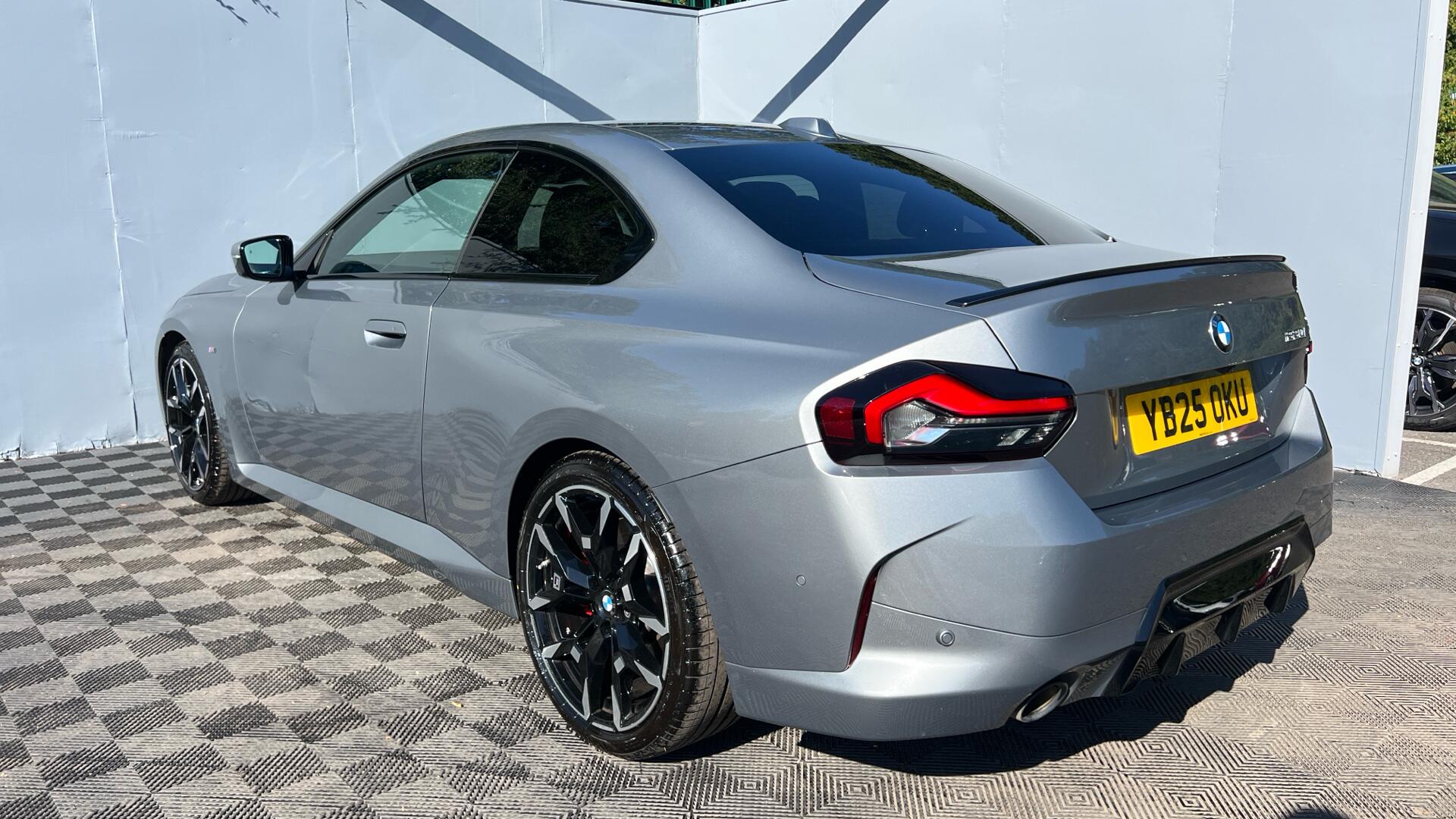 BMW 2 Series view 28