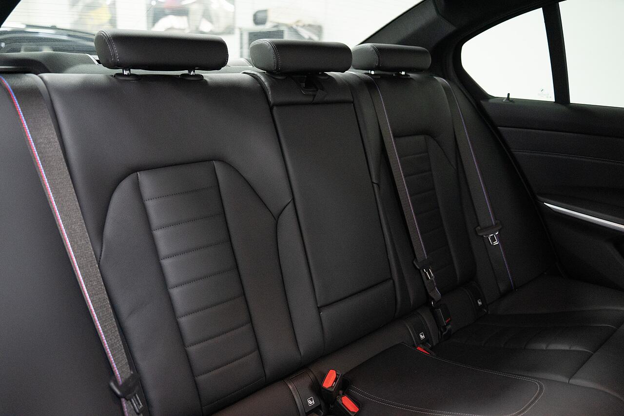 BMW 3 Series view 23