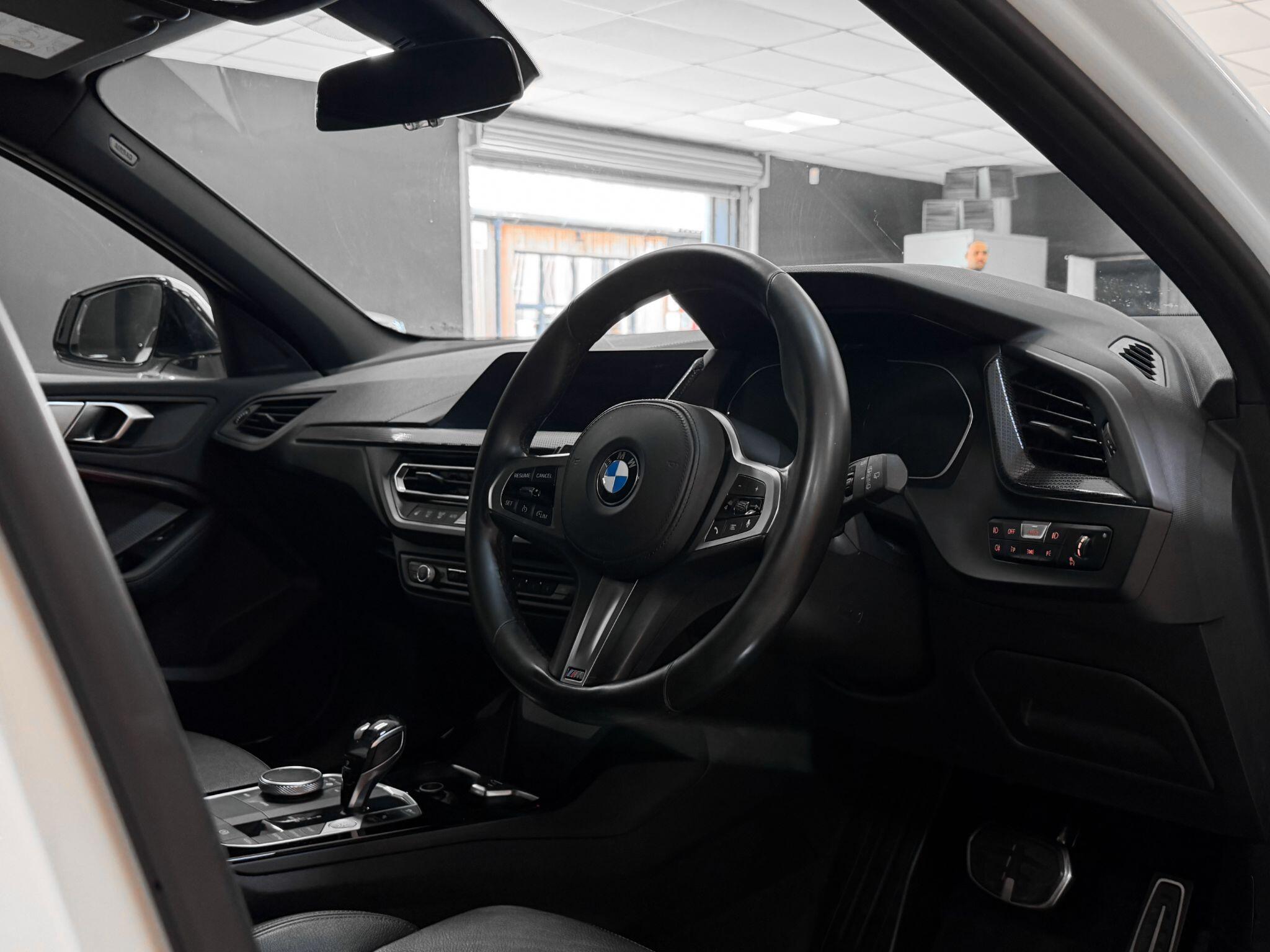 BMW 1 Series view 17