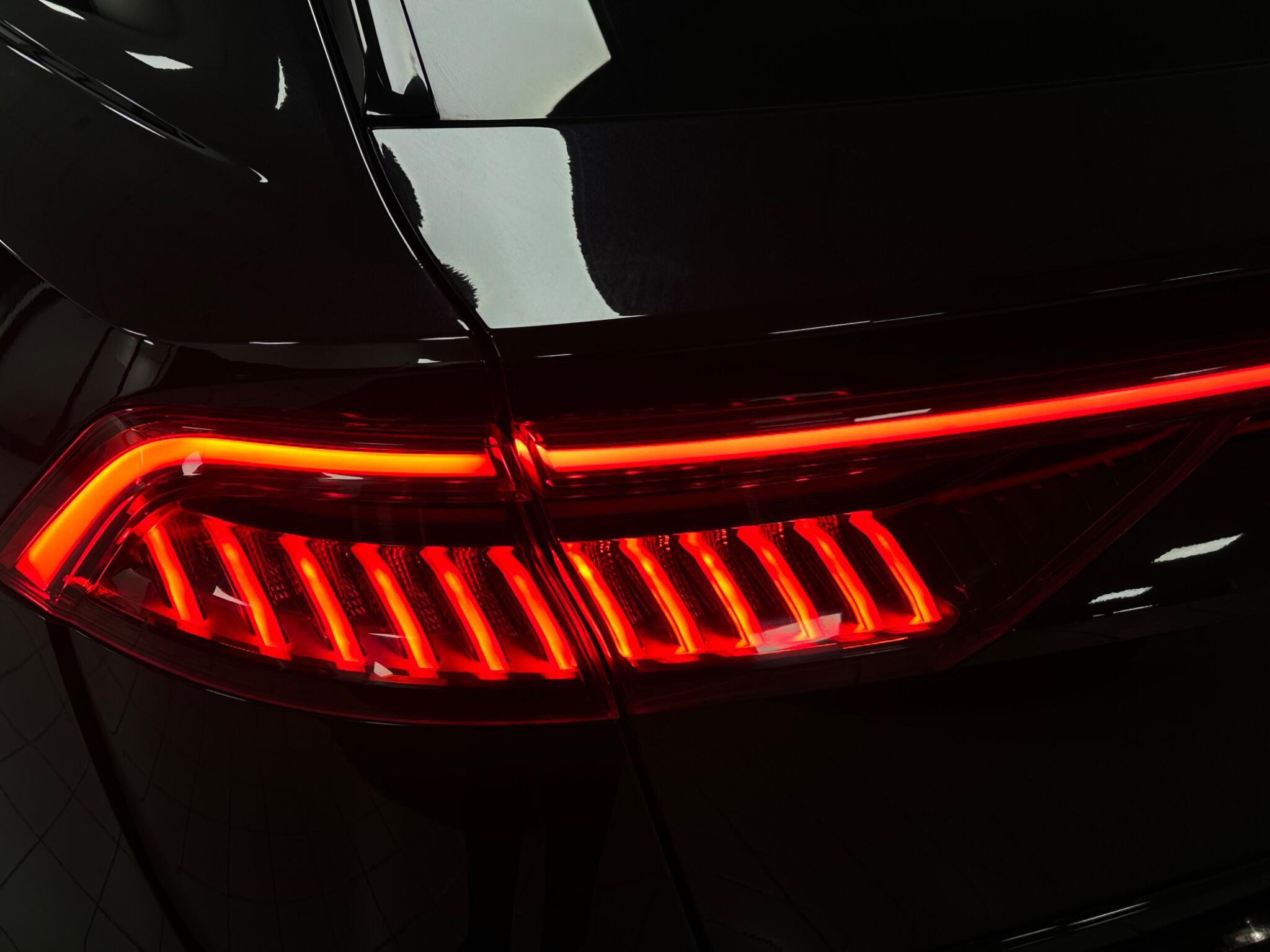 Audi Q8 view 44