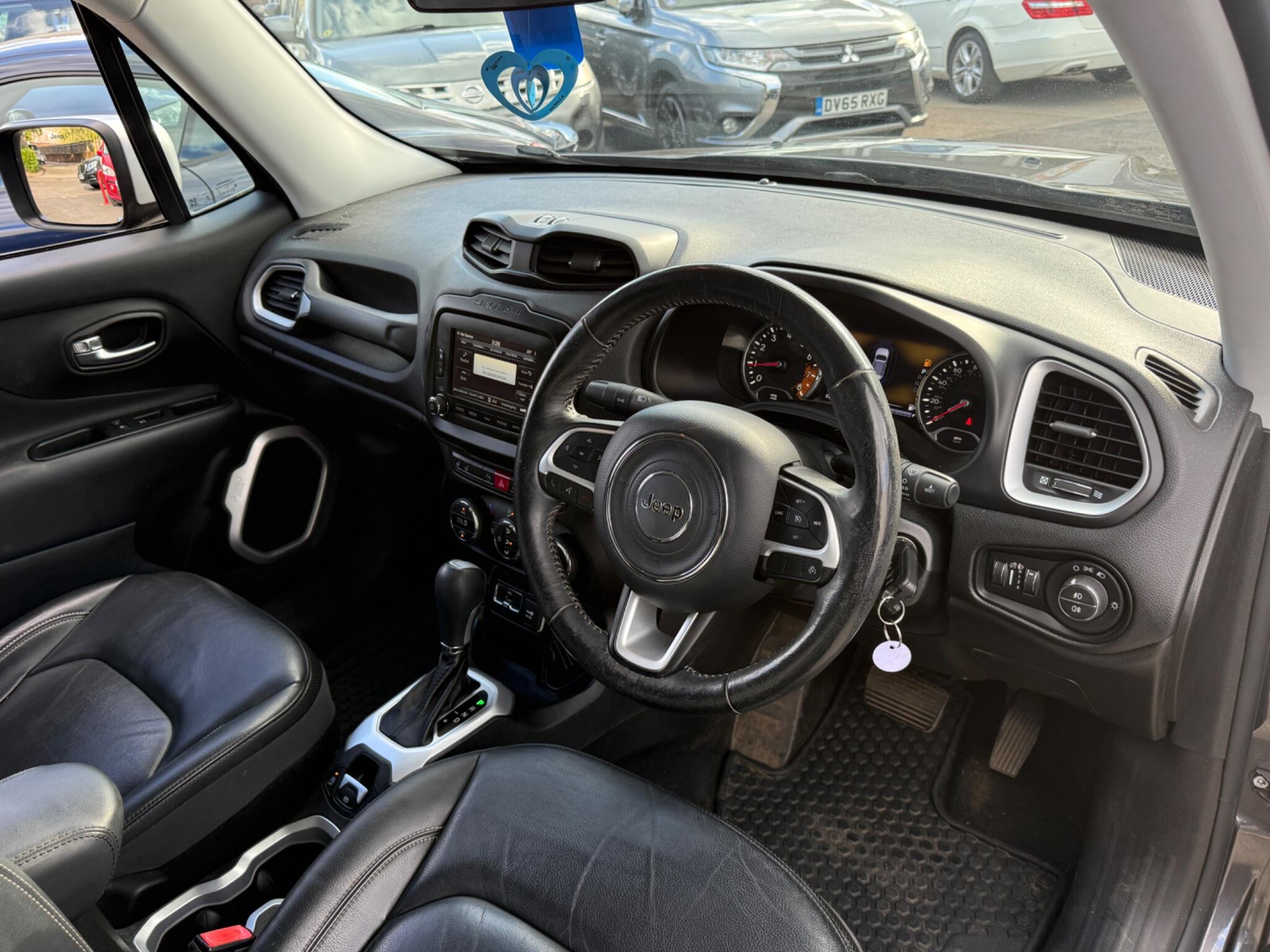 Jeep Renegade - Image 32