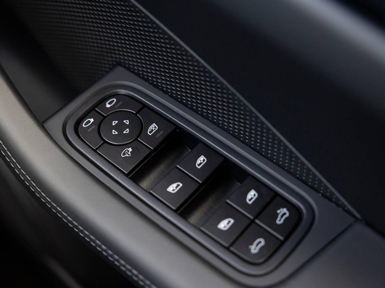 Porsche Macan view 64