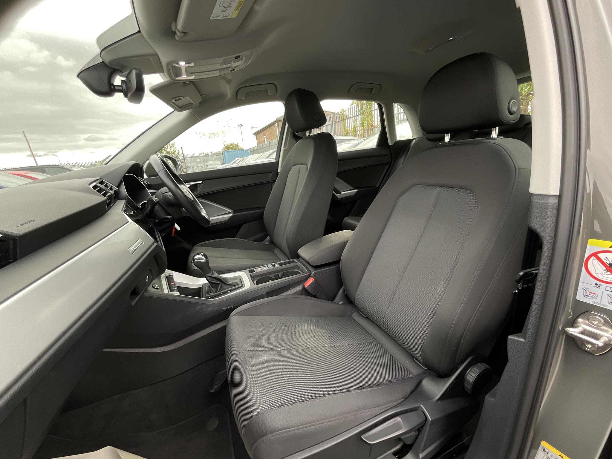 Audi Q3 view 17