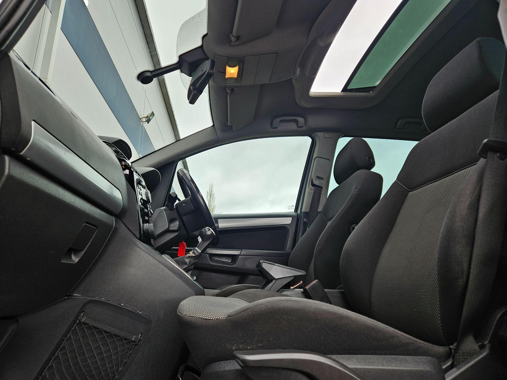 Vauxhall Zafira view 12