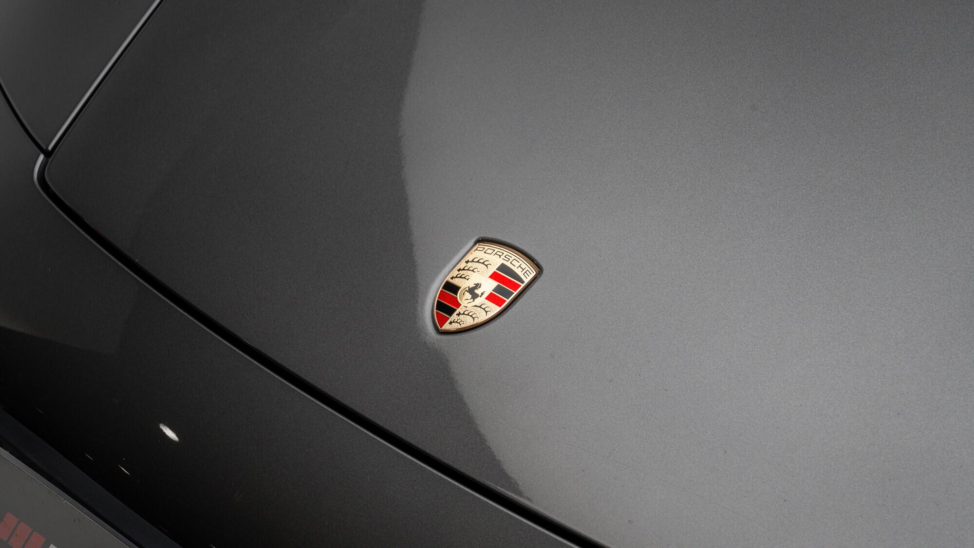 Porsche 911 view 14