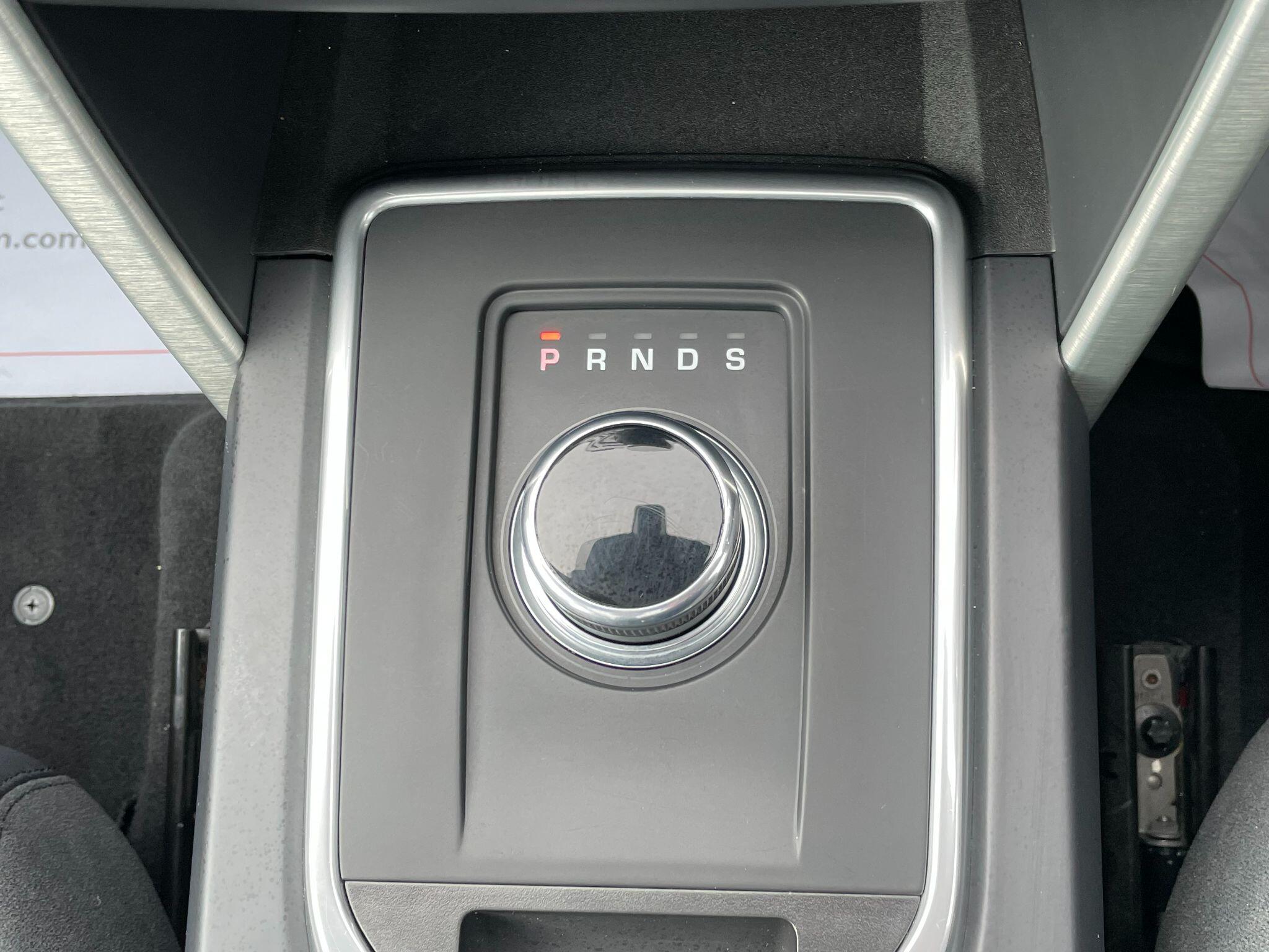 Land Rover Discovery Sport view 28