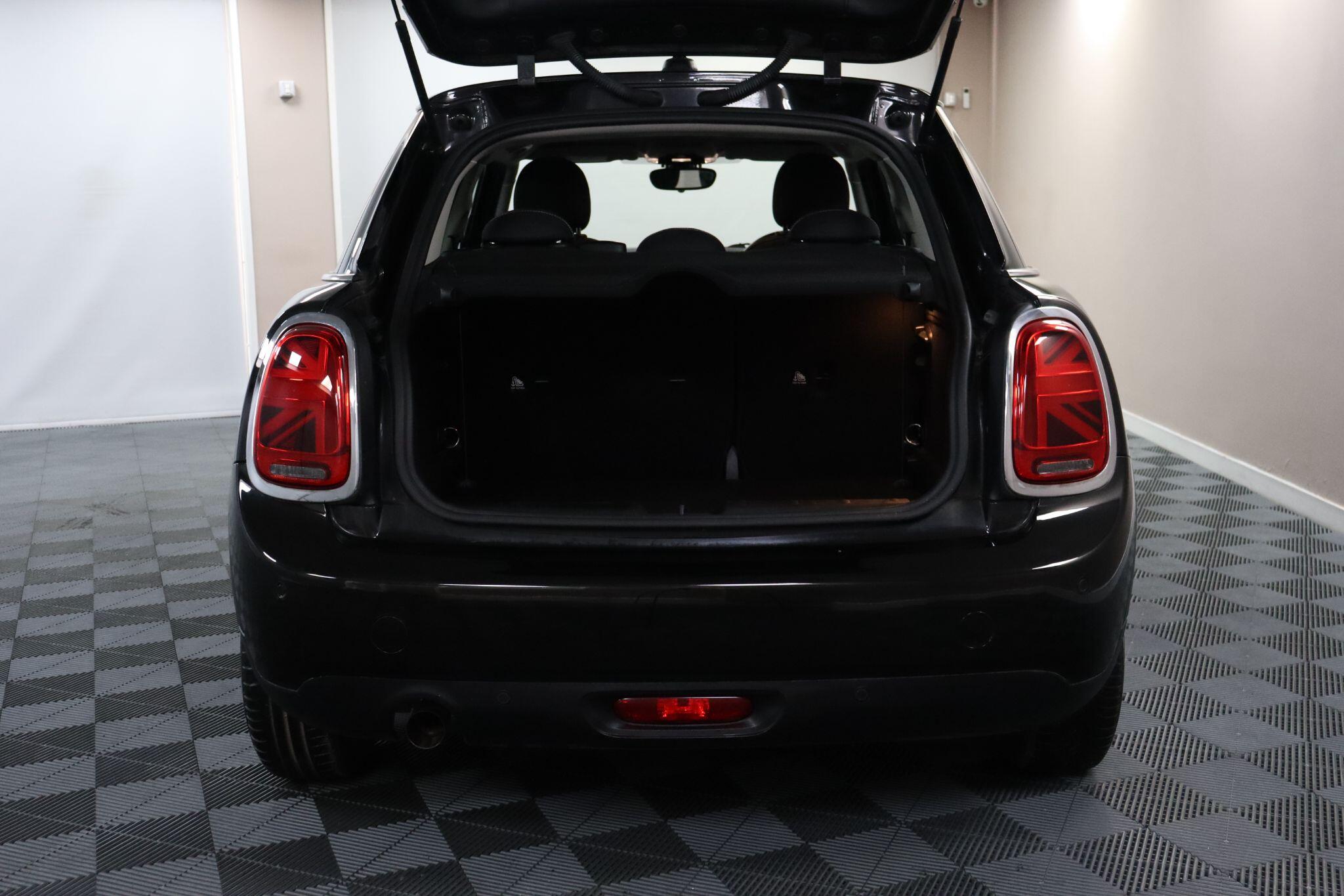 Mini Hatch view 14