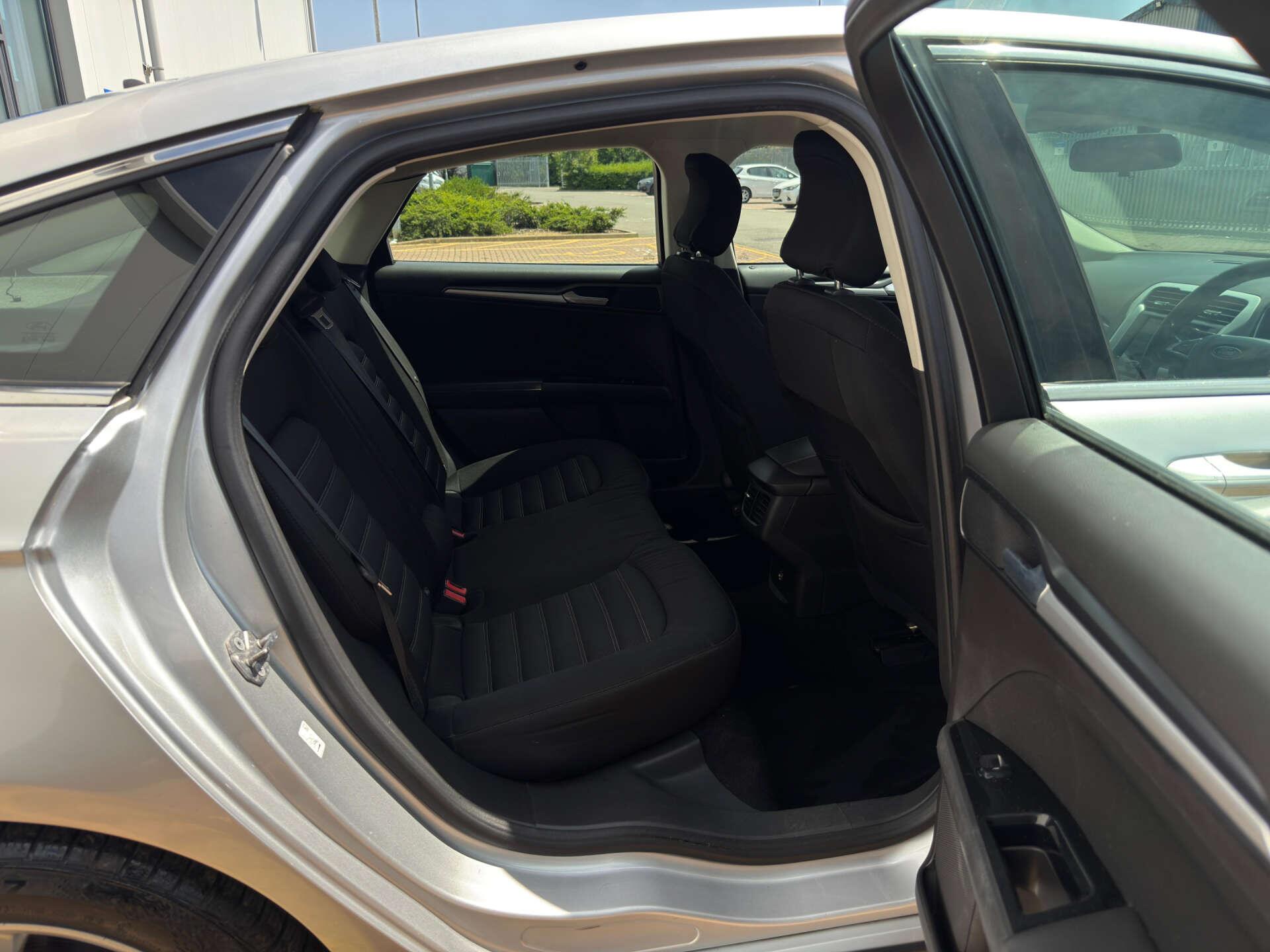 Ford Mondeo view 22