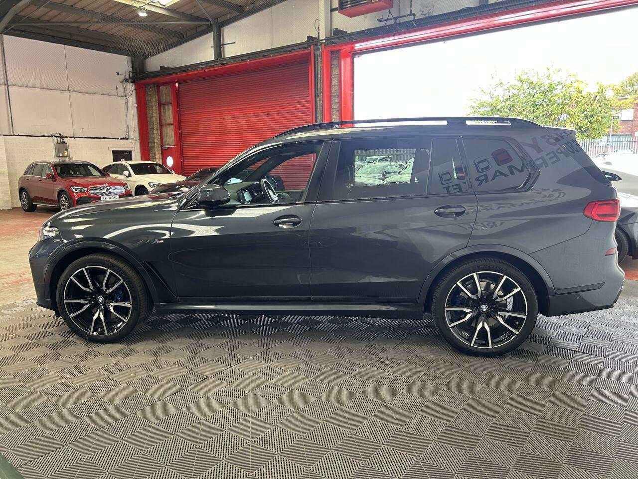 BMW X7 view 6