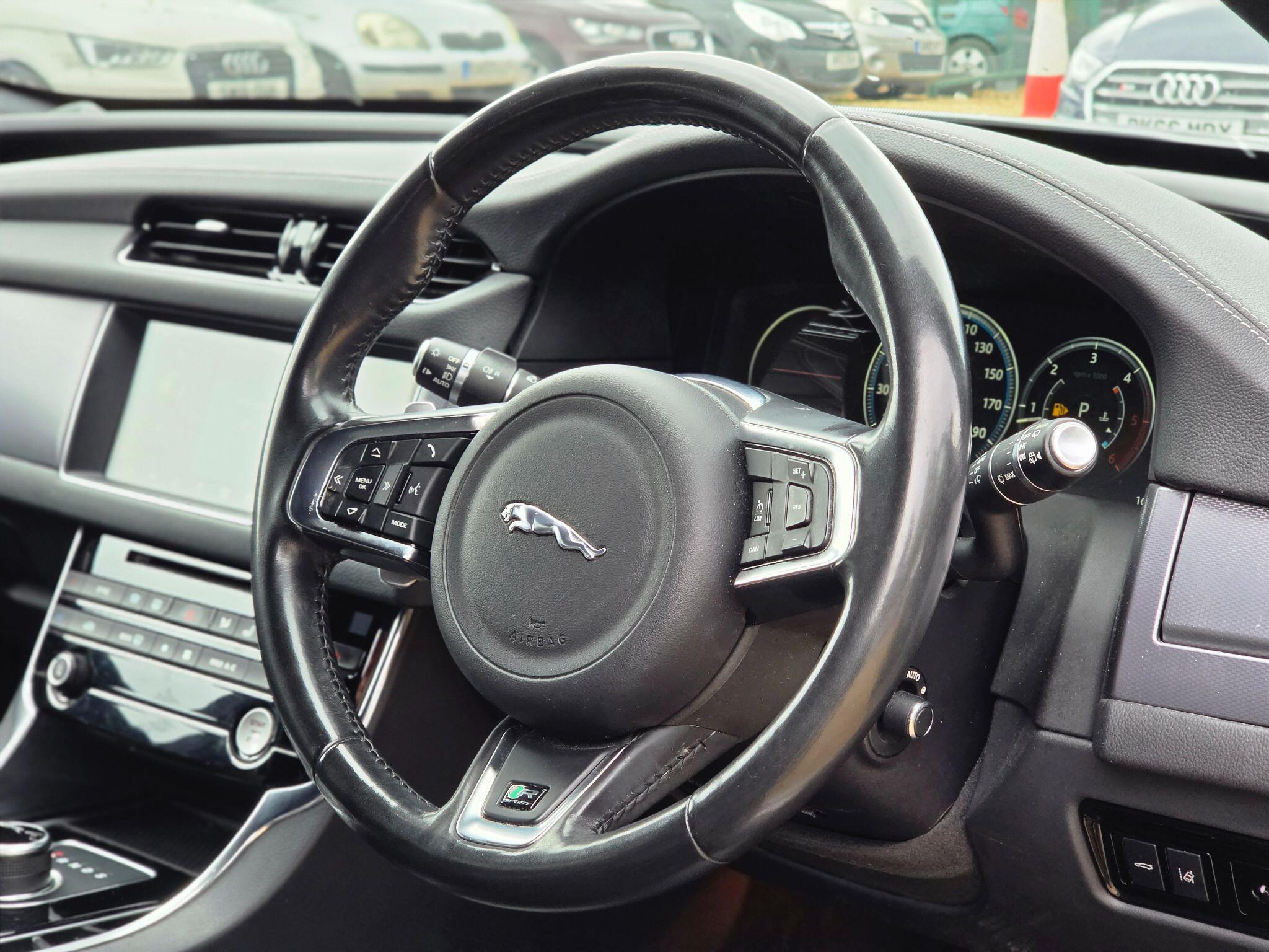 Jaguar XF view 11