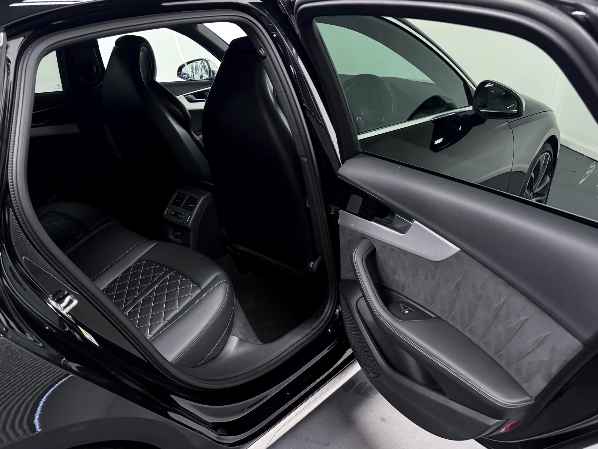 Audi S4 view 8