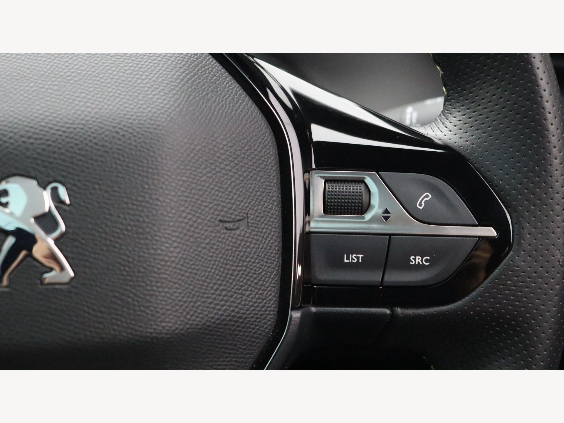 Peugeot e-208 view 22