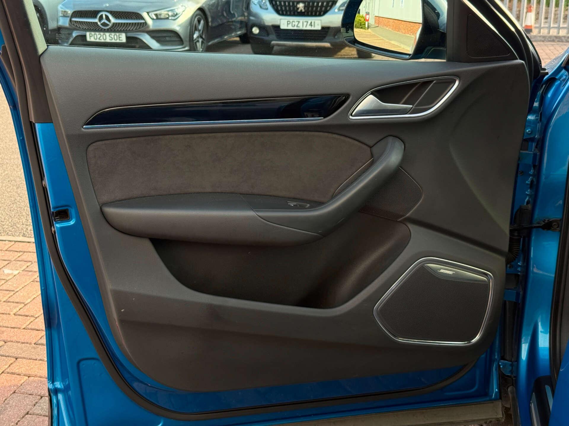 Audi Q3 view 42