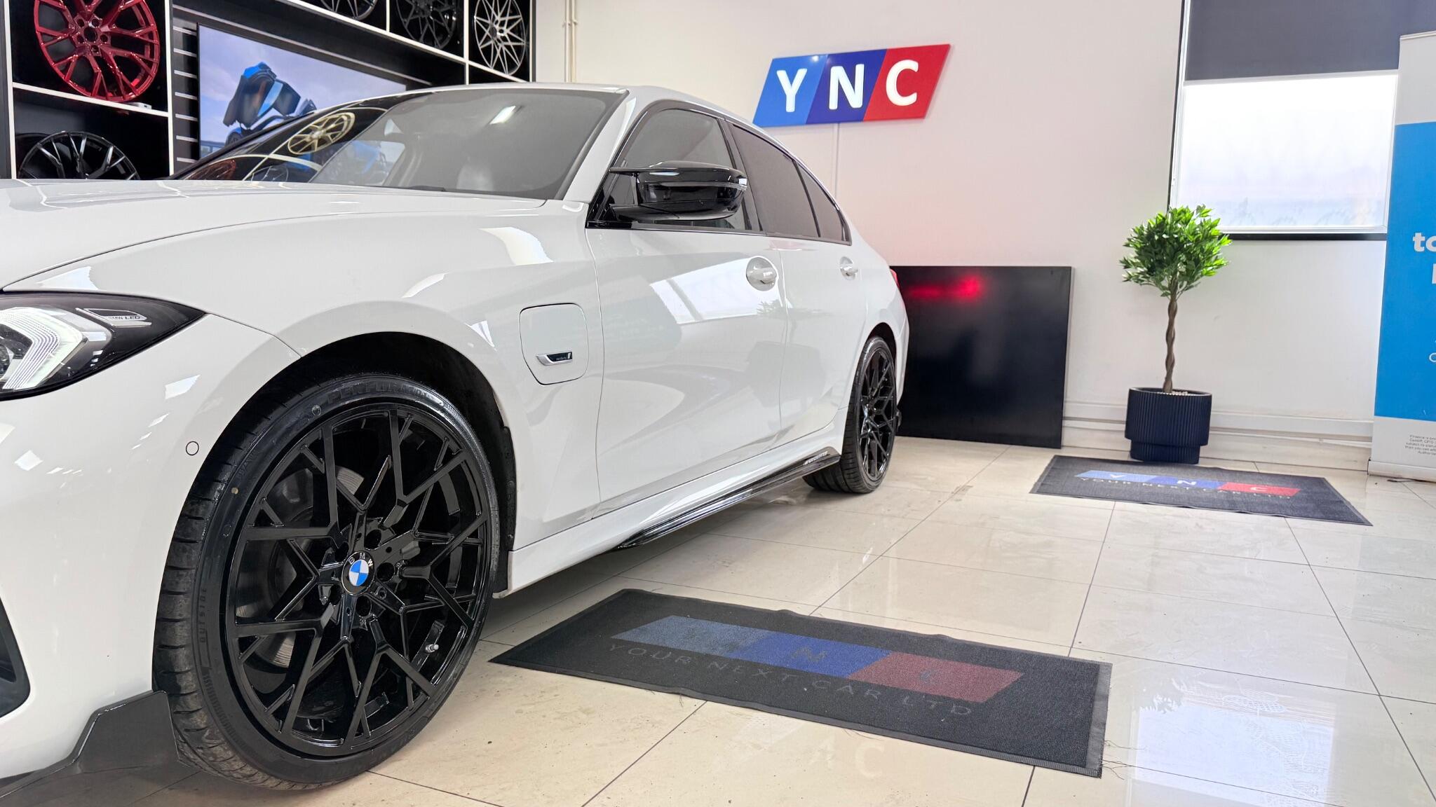 BMW 3 Series view 8