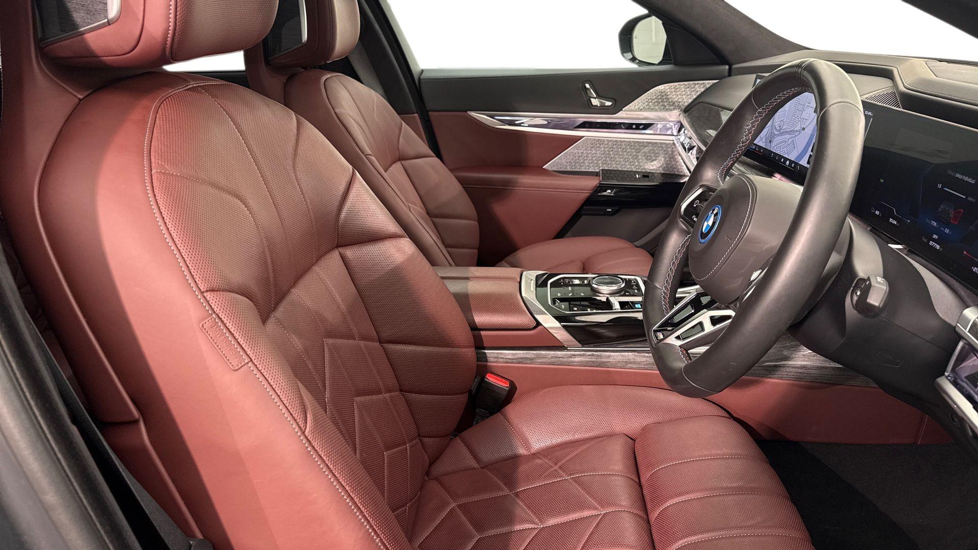BMW I7 view 11