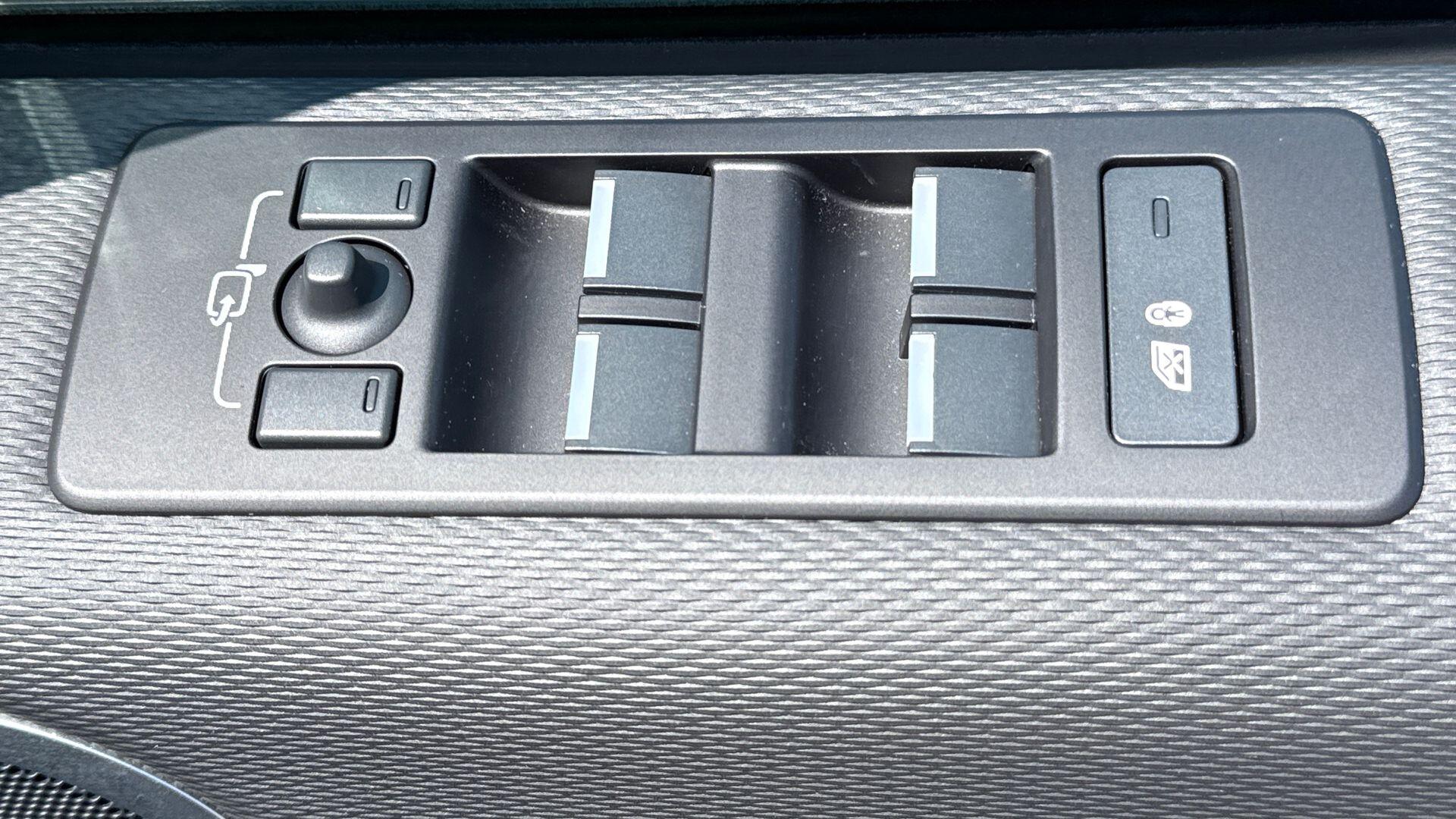 Land Rover Discovery view 25