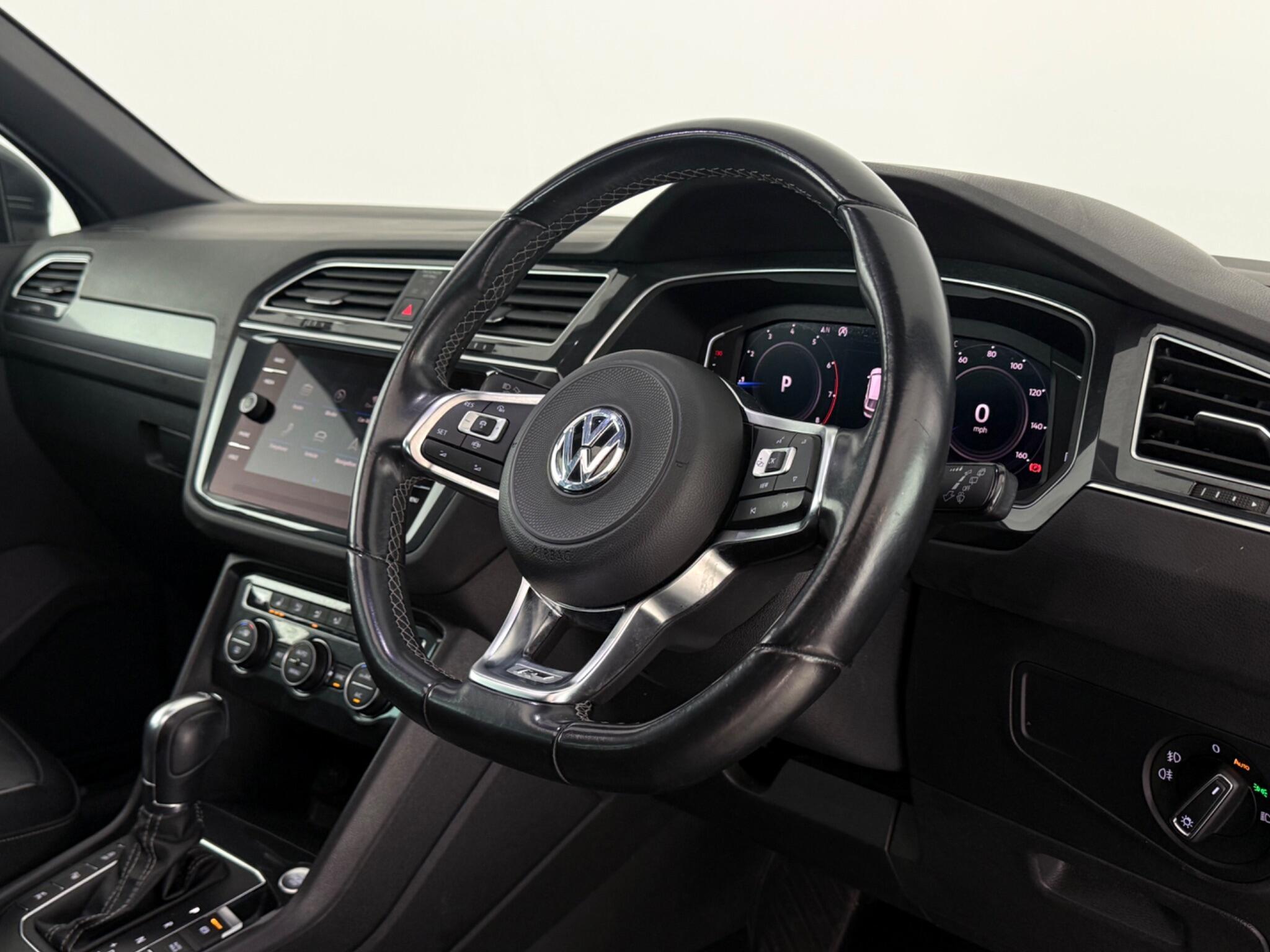 Volkswagen Tiguan view 3