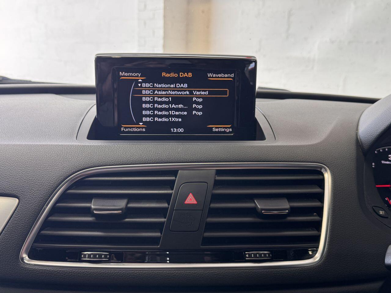 Audi Q3 view 43