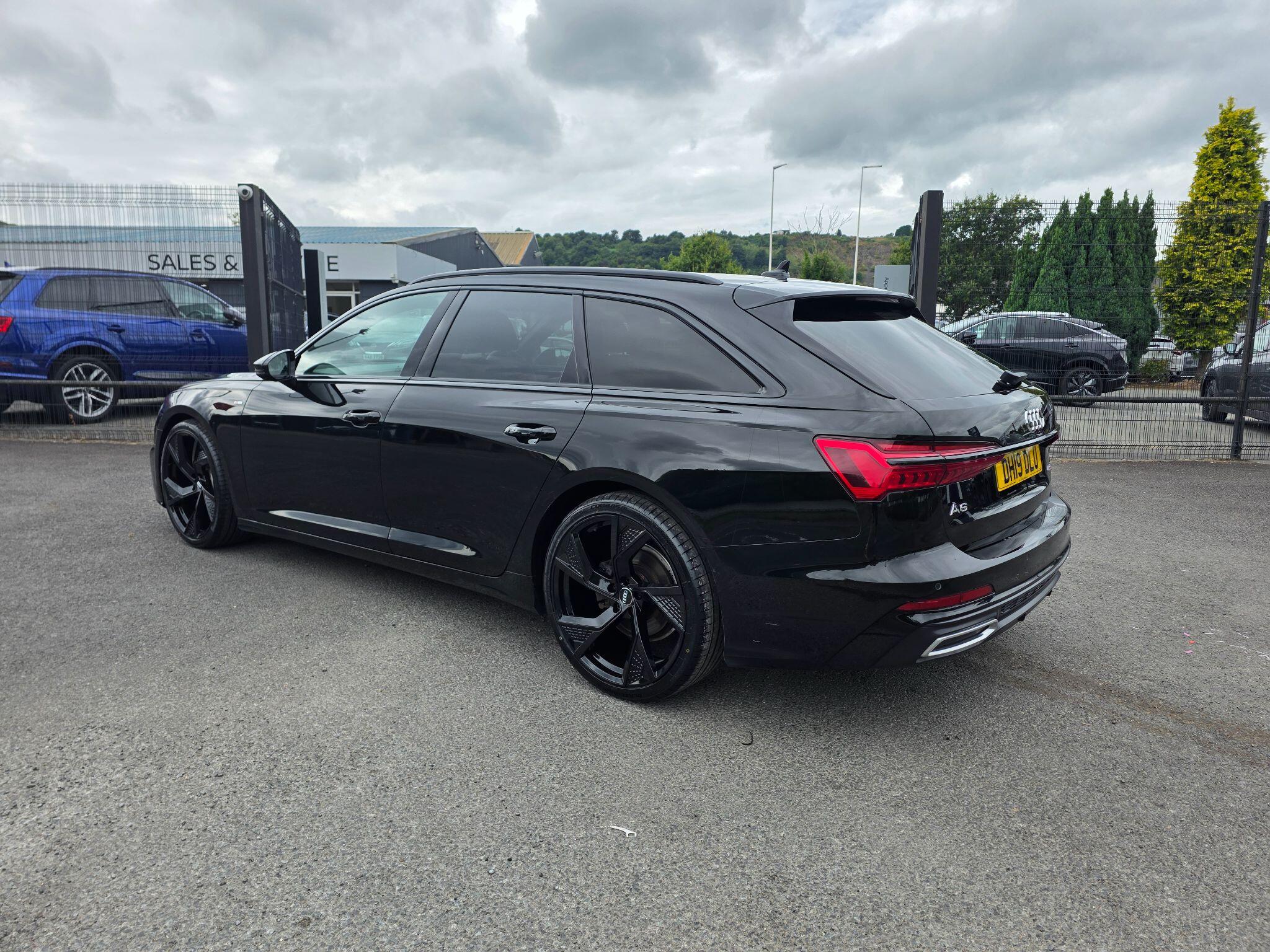 Audi A6 Avant view 2