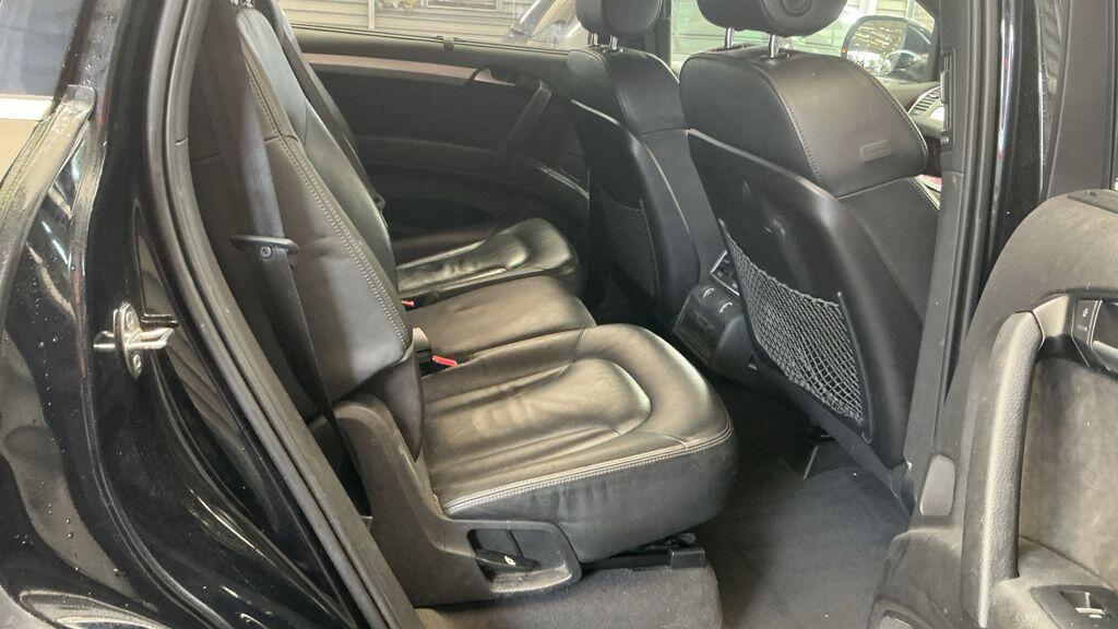 Audi Q7 view 6
